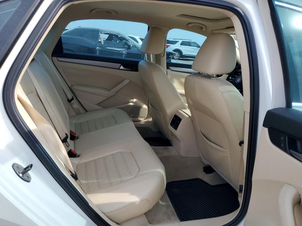 2015 Volkswagen Passat Se White vin: 1VWBS7A36FC004711