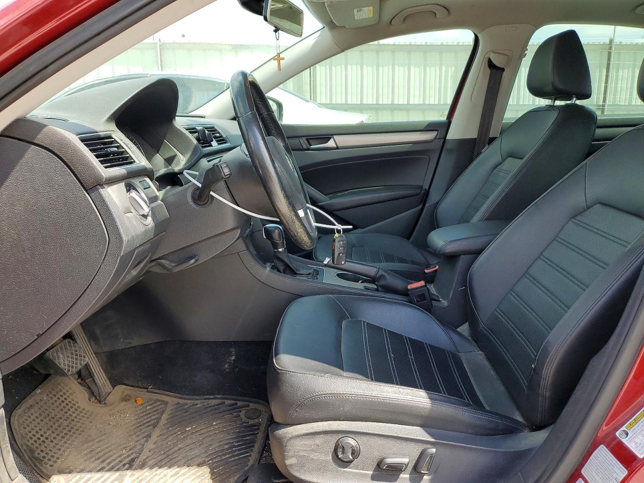 2015 Volkswagen Passat Se Red vin: 1VWBS7A36FC041385
