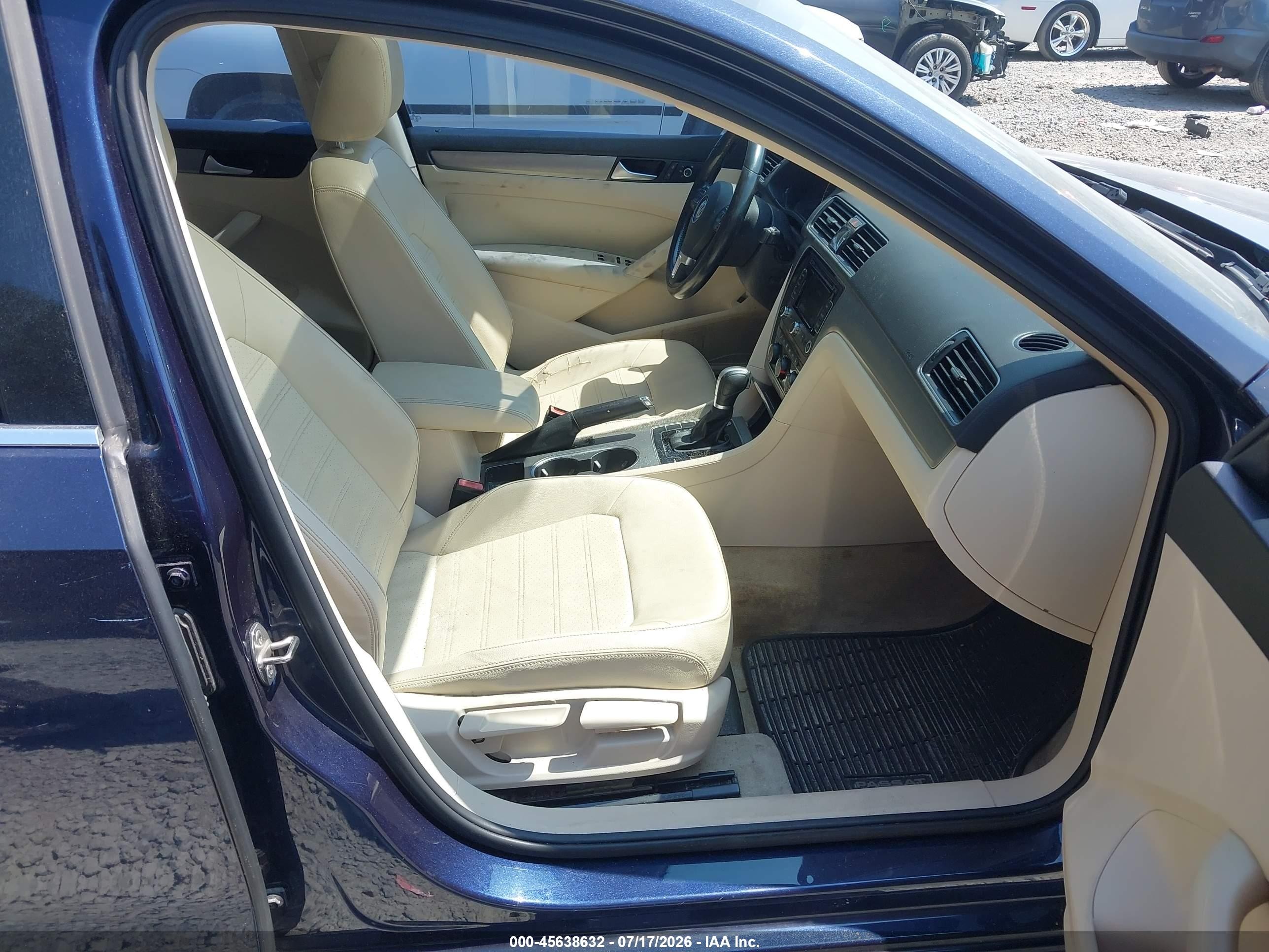 2015 Volkswagen Passat 1.8t Se Navy vin: 1VWBS7A36FC043394