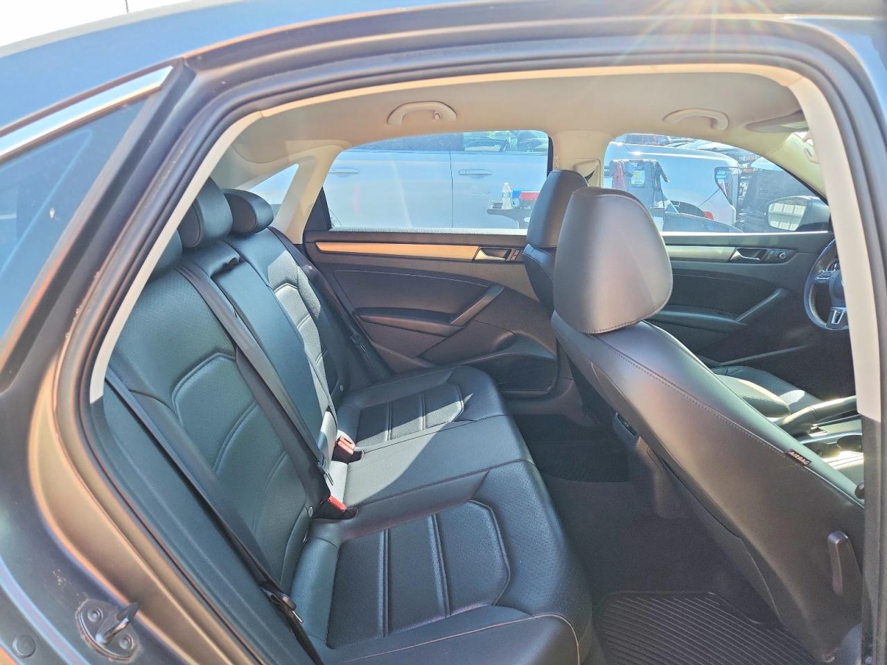 2014 Volkswagen Passat Se Gray vin: 1VWBS7A37EC071025