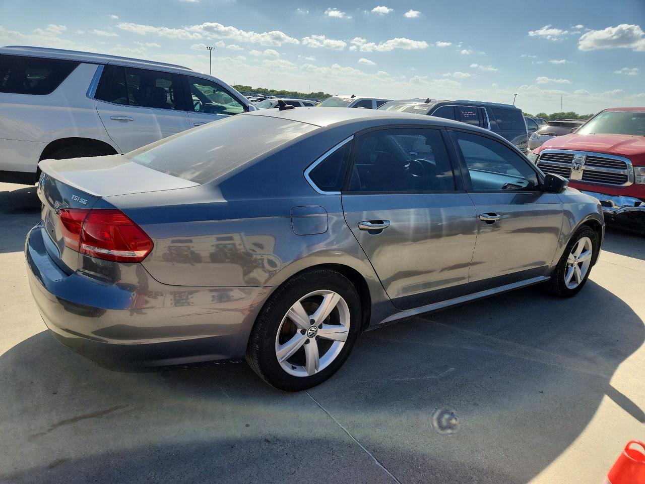 2014 Volkswagen Passat Se Gray vin: 1VWBS7A37EC071025