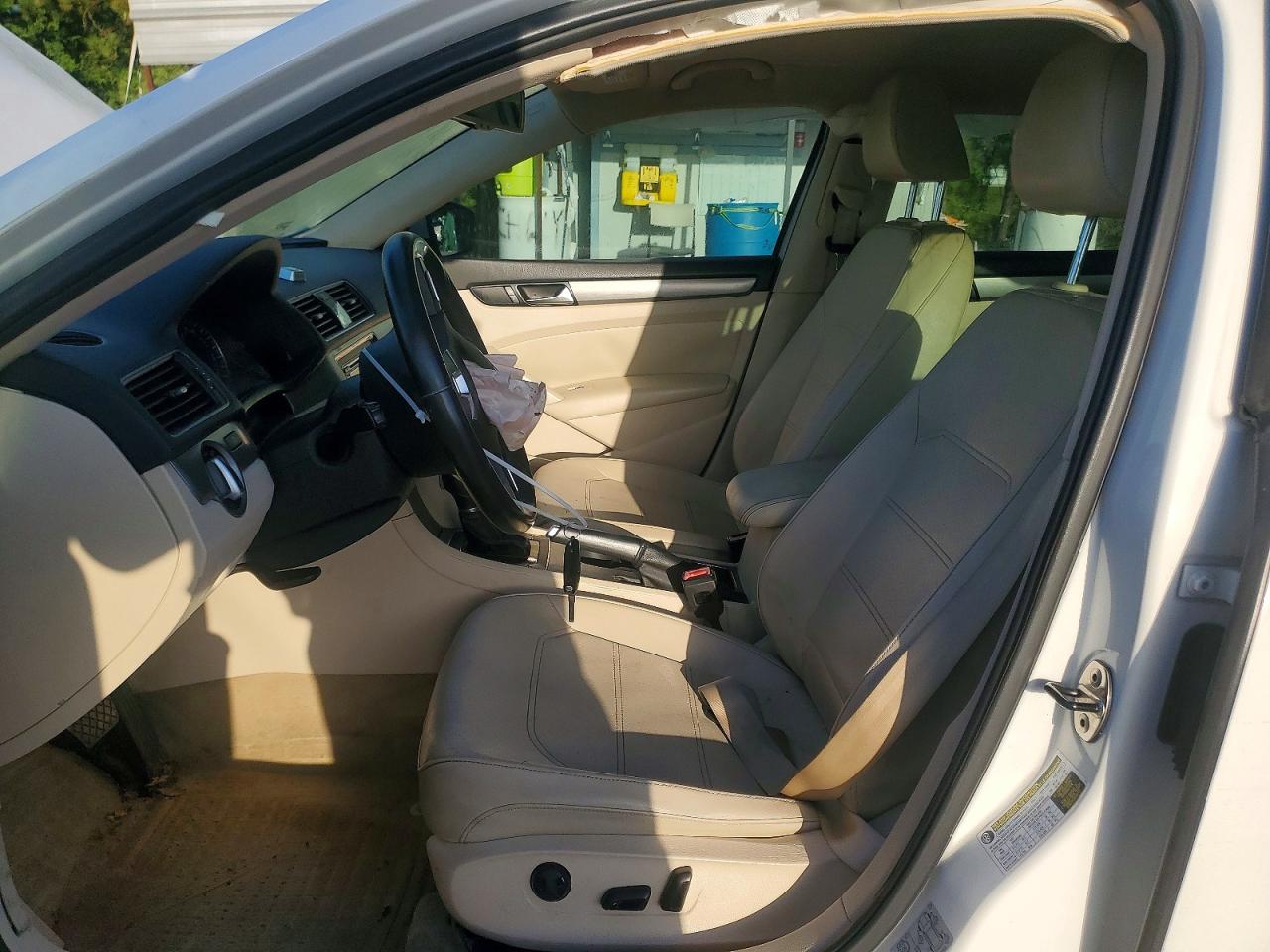 2014 Volkswagen Passat Se White vin: 1VWBS7A37EC116657