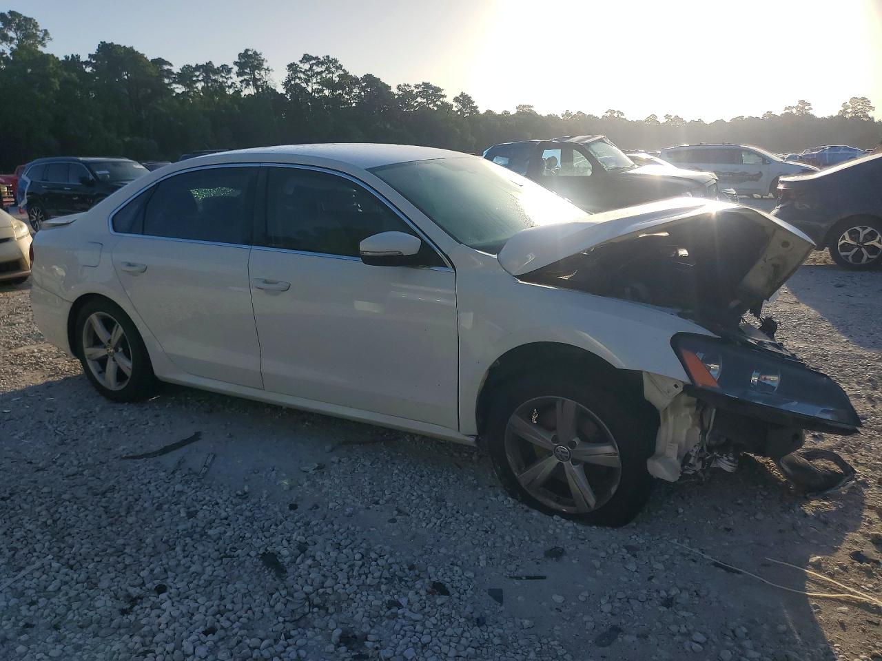2014 Volkswagen Passat Se White vin: 1VWBS7A37EC116657