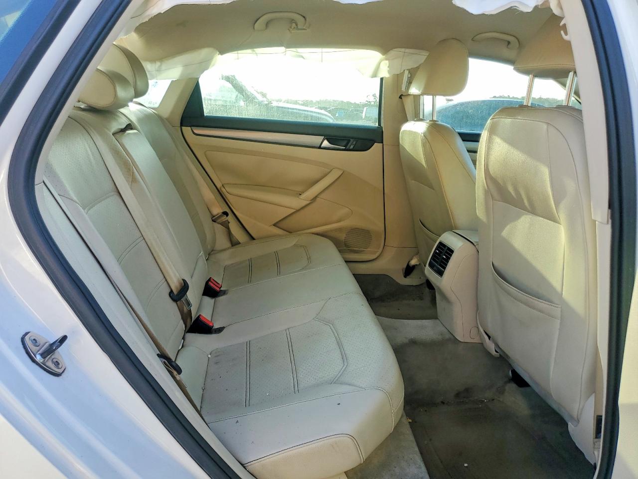 2014 Volkswagen Passat Se White vin: 1VWBS7A37EC116657