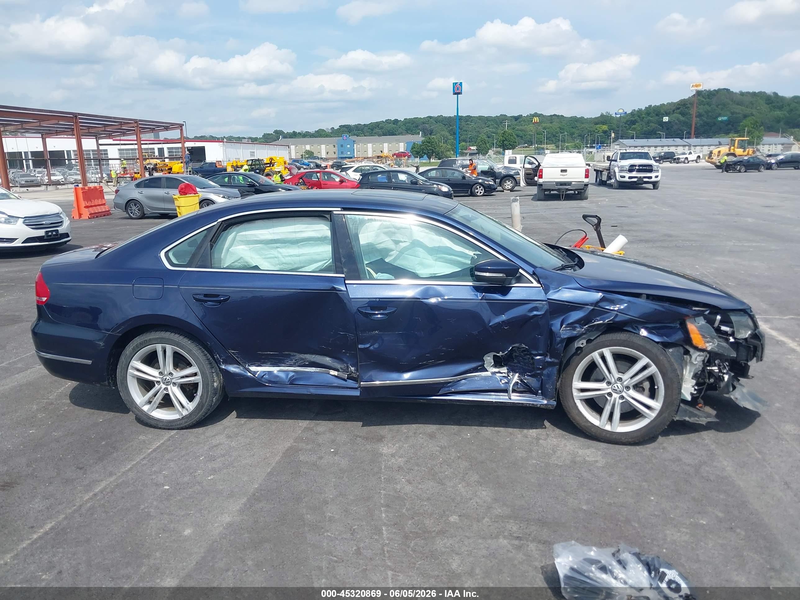 2015 Volkswagen Passat 1.8t Se Синий vin: 1VWBS7A37FC031058