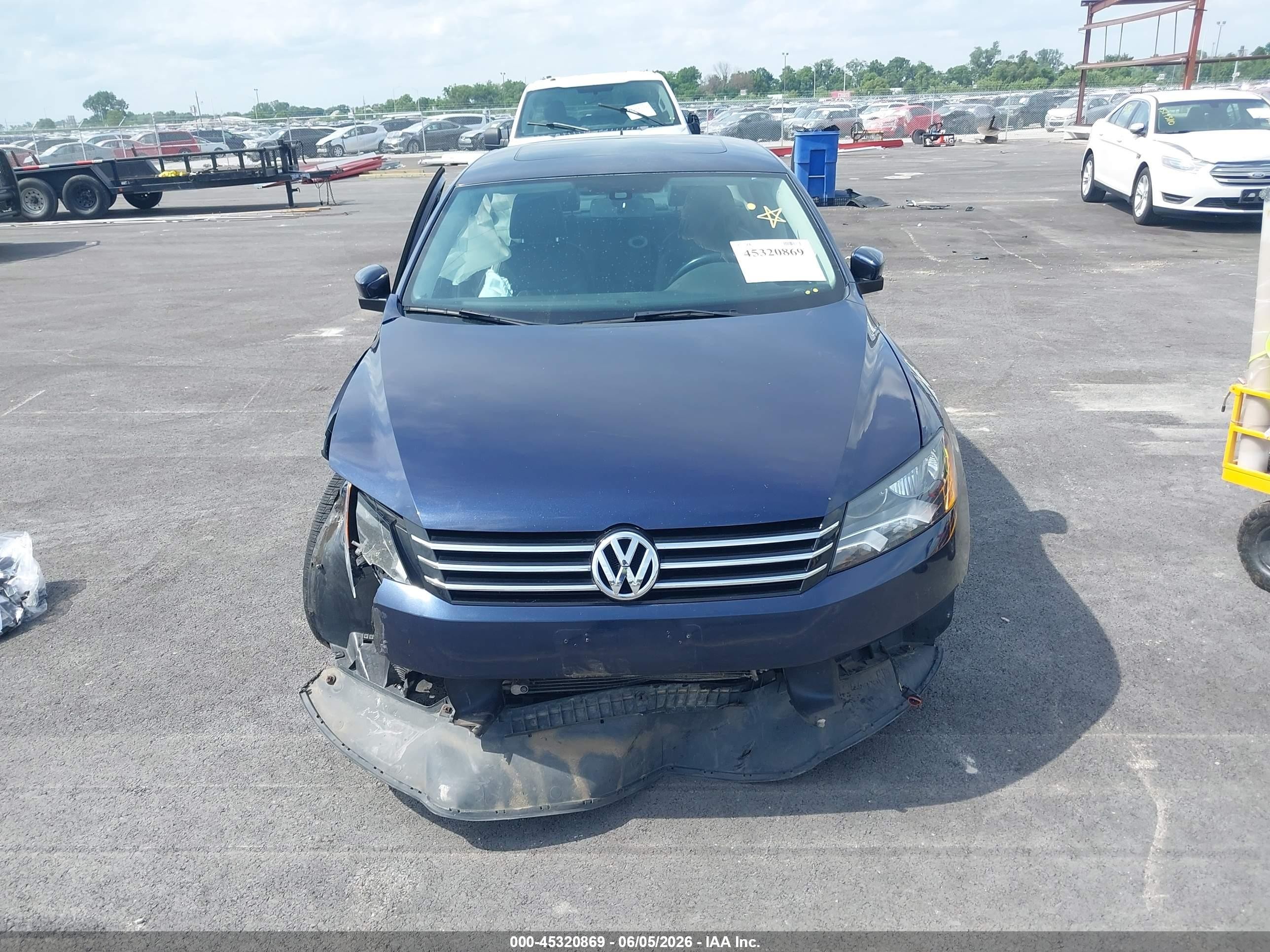 2015 Volkswagen Passat 1.8t Se Синий vin: 1VWBS7A37FC031058