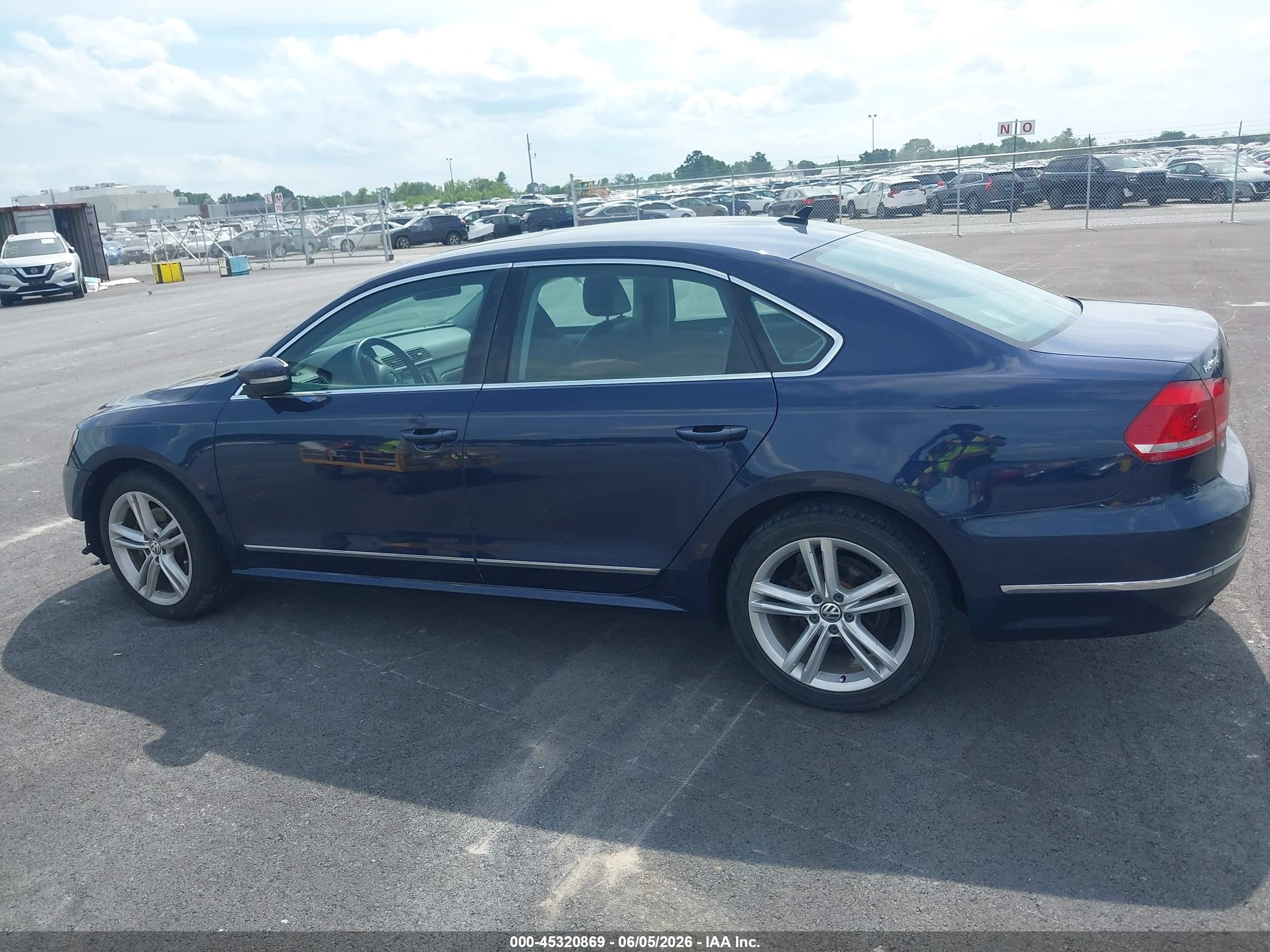 2015 Volkswagen Passat 1.8t Se Синий vin: 1VWBS7A37FC031058