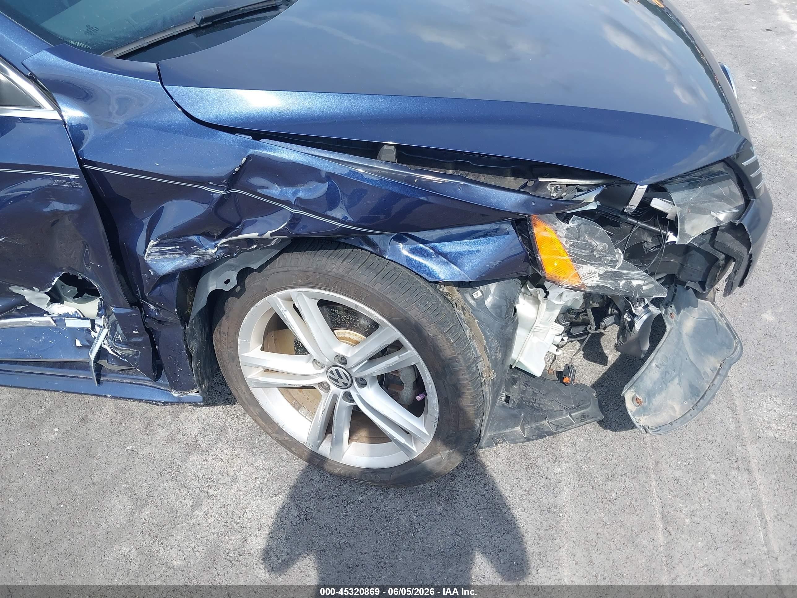 2015 Volkswagen Passat 1.8t Se Синий vin: 1VWBS7A37FC031058