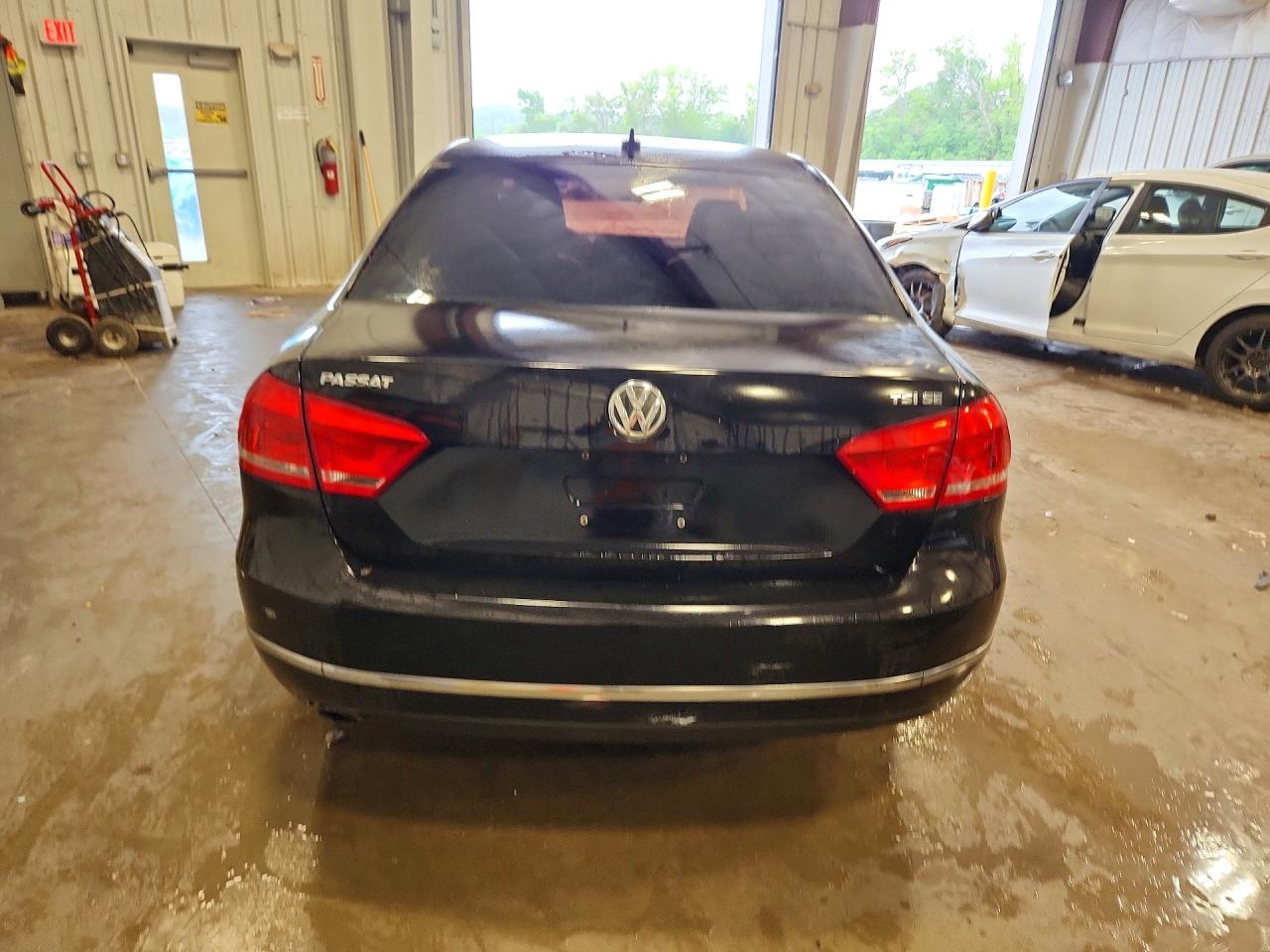 2015 Volkswagen Passat Se Черный vin: 1VWBS7A37FC062598