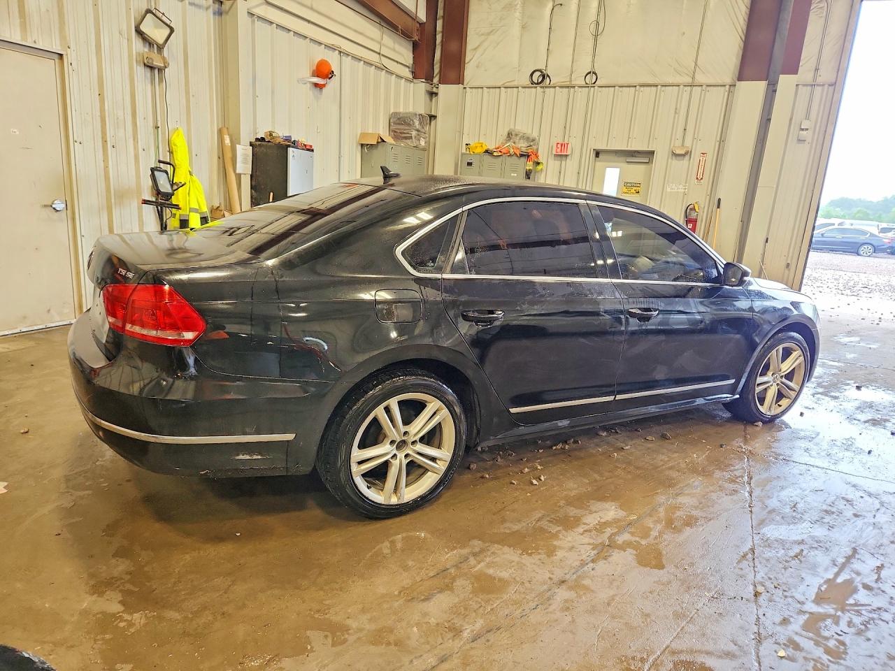 2015 Volkswagen Passat Se Черный vin: 1VWBS7A37FC062598