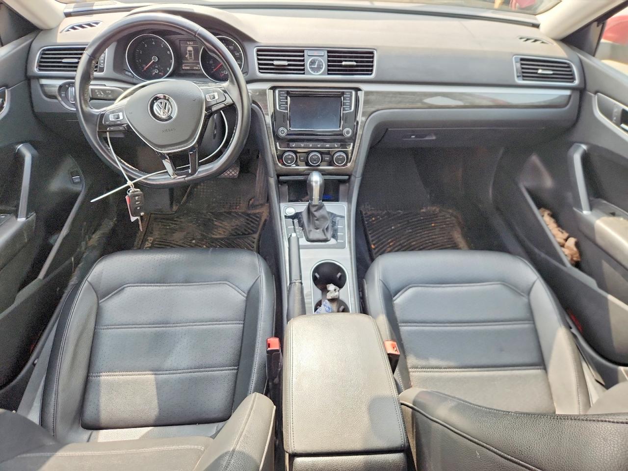 2016 Volkswagen Passat Se Burgundy vin: 1VWBS7A37GC059816