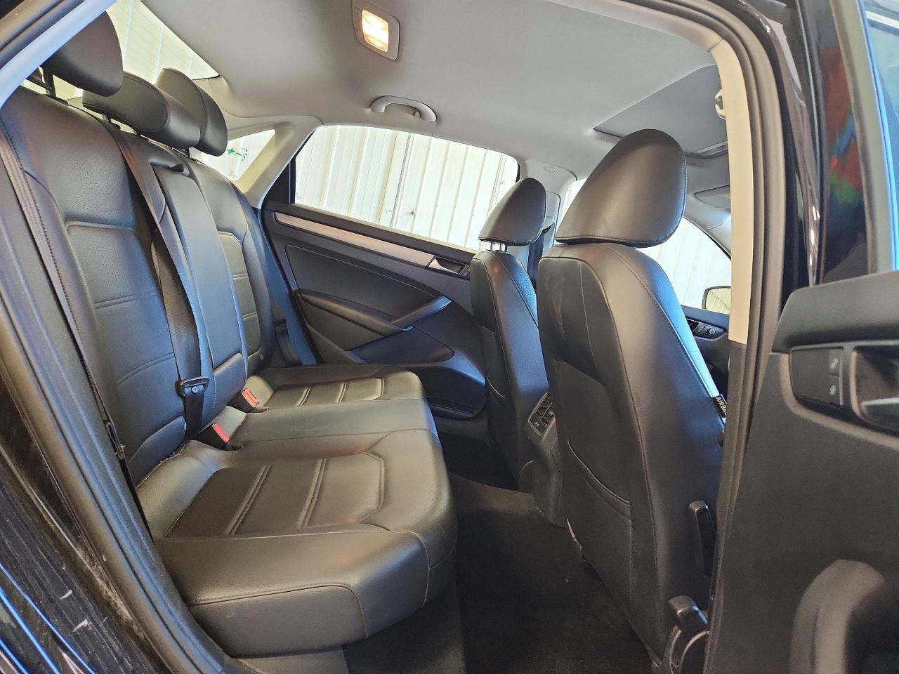 2014 Volkswagen Passat Se Black vin: 1VWBS7A38EC050958