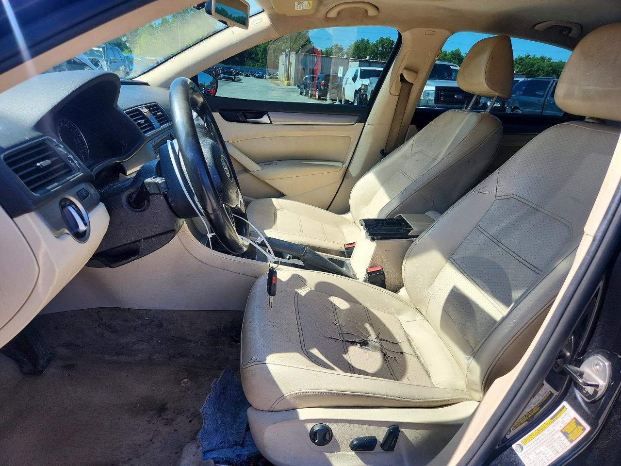 2014 Volkswagen Passat Se Black vin: 1VWBS7A38EC082776