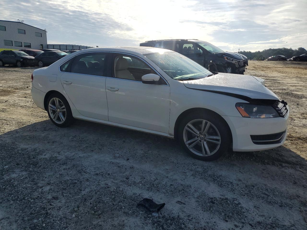 2014 Volkswagen Passat Se White vin: 1VWBS7A38EC100824