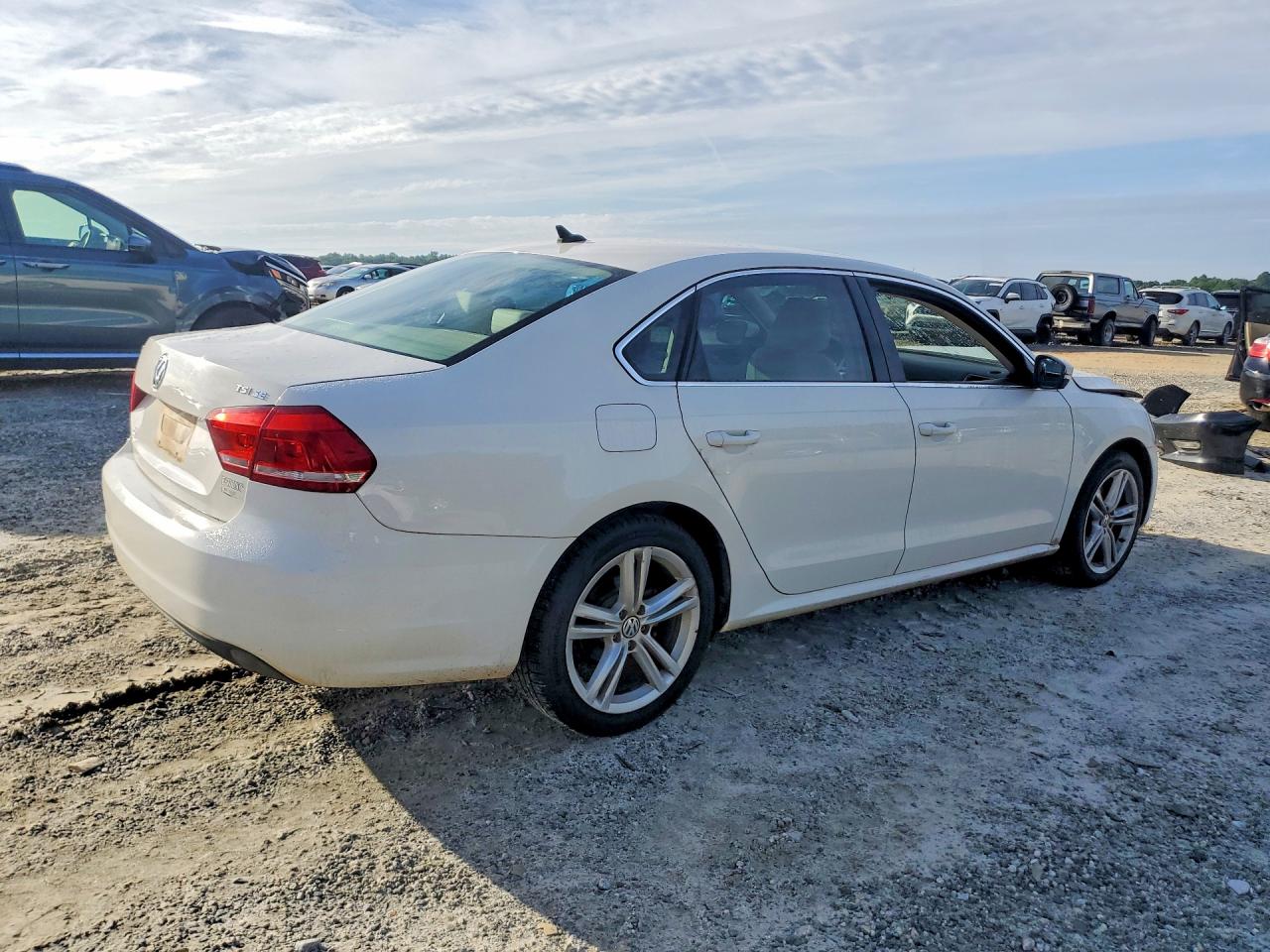 2014 Volkswagen Passat Se White vin: 1VWBS7A38EC100824