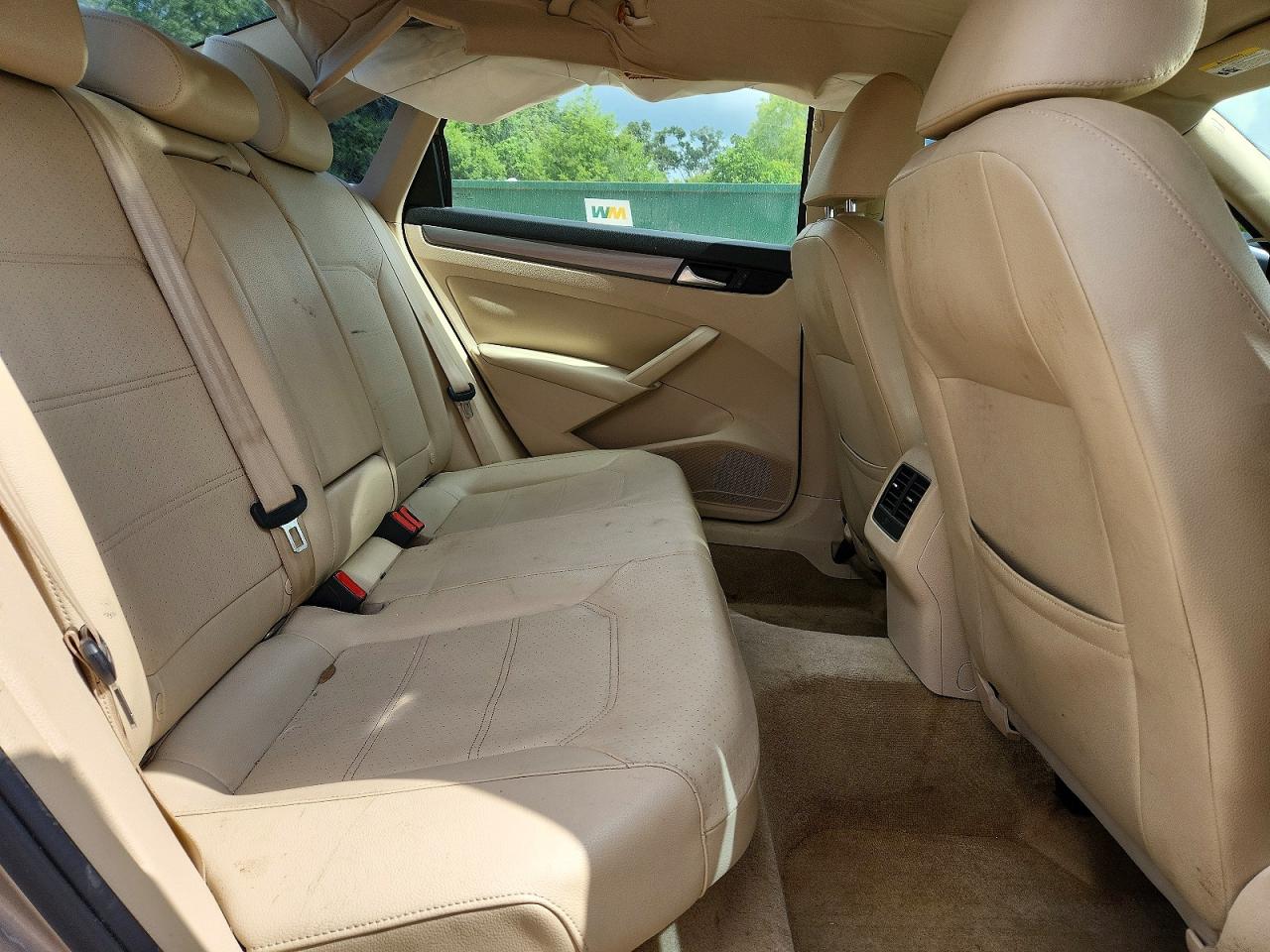 2015 Volkswagen Passat Se Tan vin: 1VWBS7A38FC054431