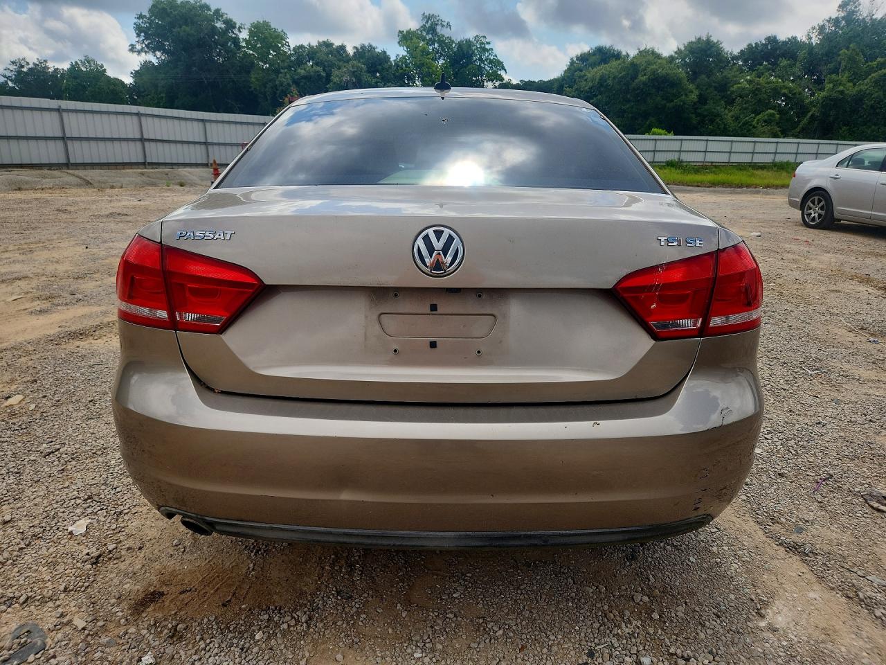 2015 Volkswagen Passat Se Tan vin: 1VWBS7A38FC054431