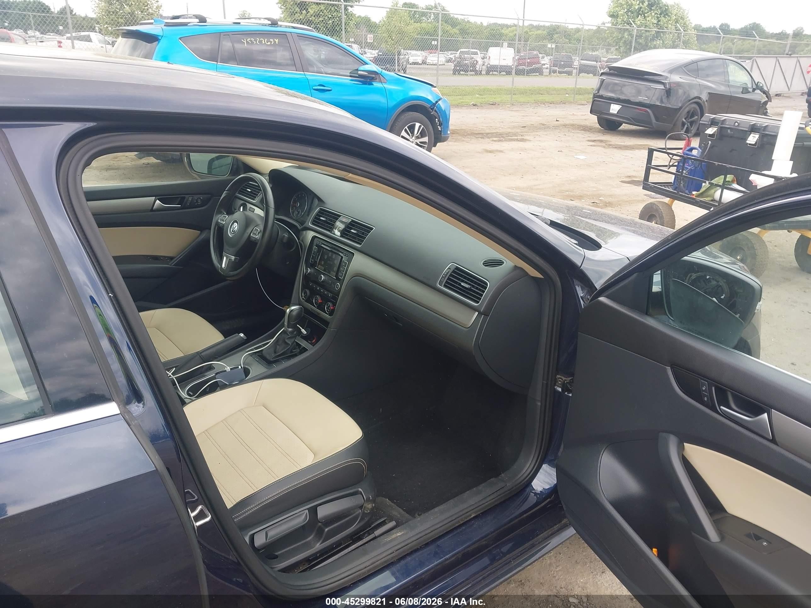 2015 Volkswagen Passat 1.8t Se Blue vin: 1VWBS7A38FC066854