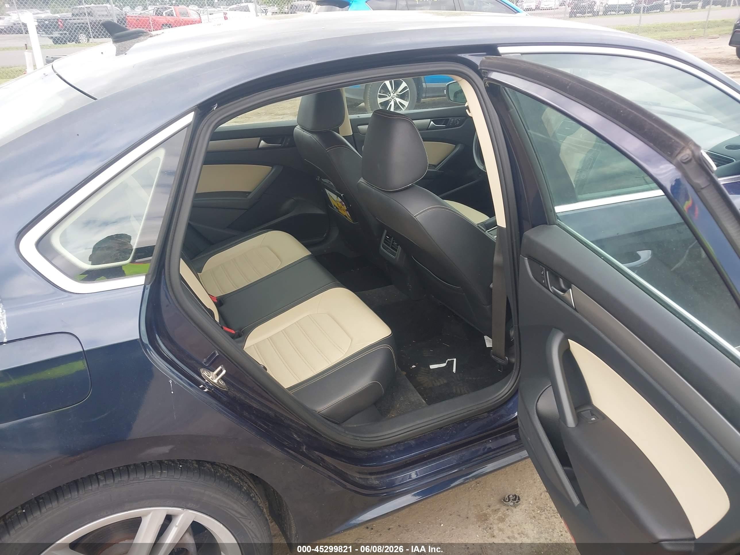 2015 Volkswagen Passat 1.8t Se Blue vin: 1VWBS7A38FC066854