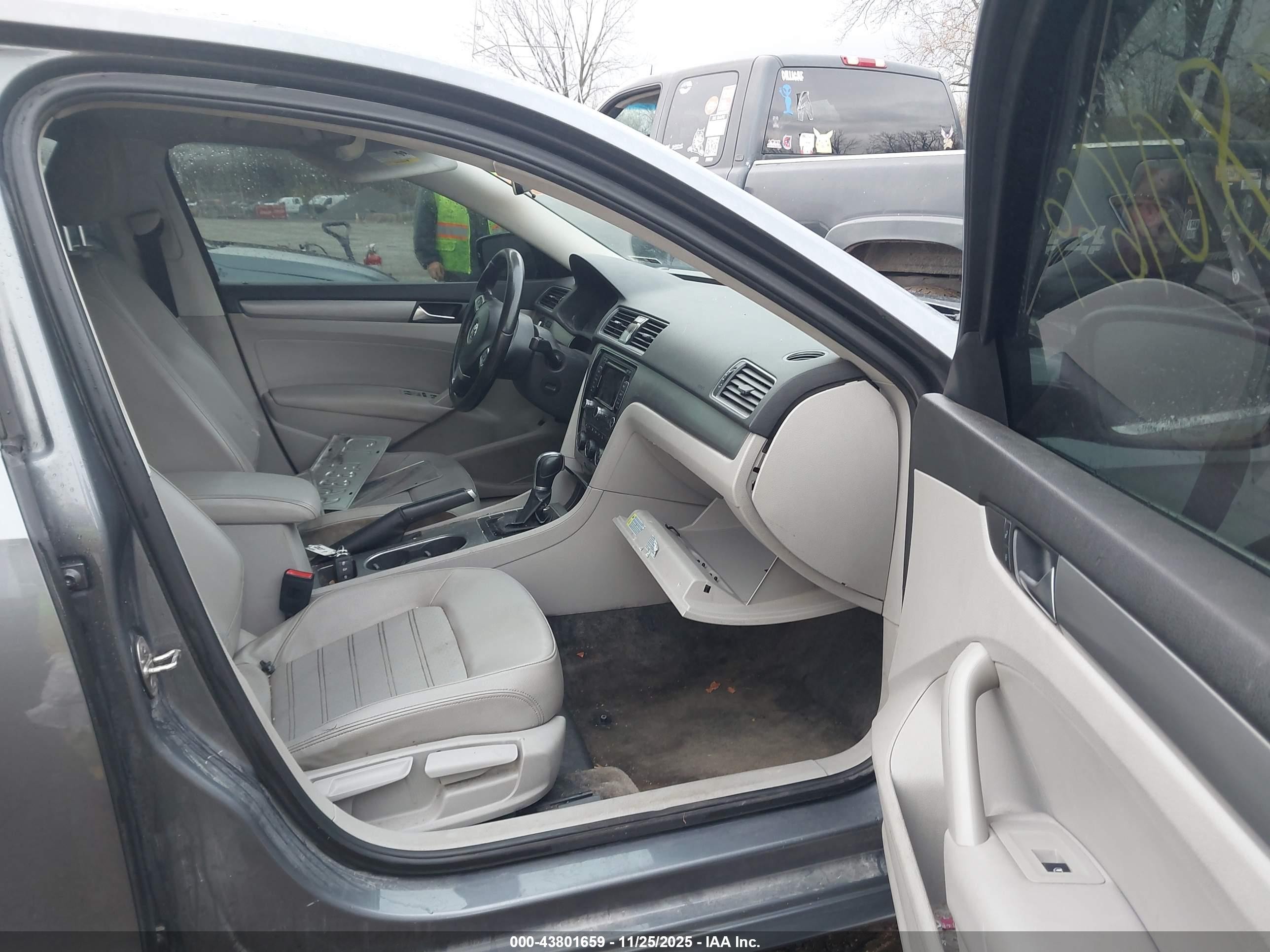 2015 Volkswagen Passat 1.8t Se Gray vin: 1VWBS7A39FC030106