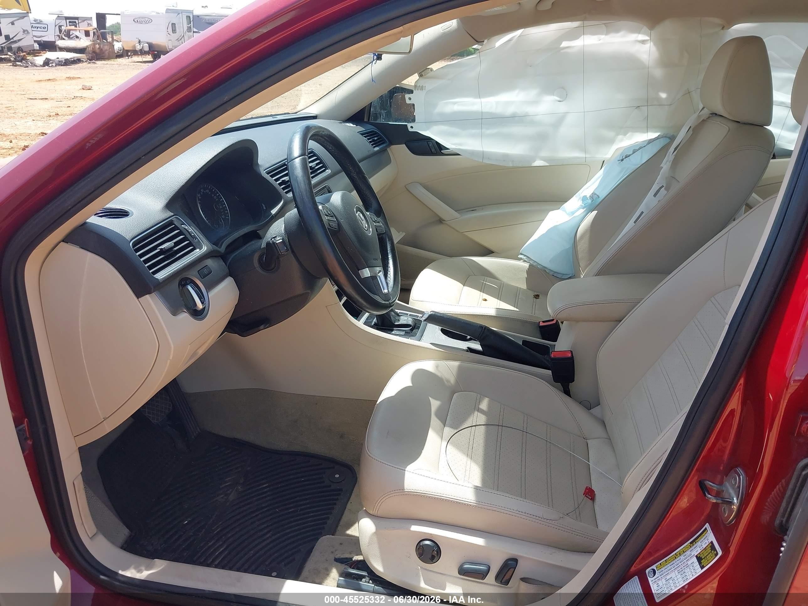2015 Volkswagen Passat 1.8t Se Red vin: 1VWBS7A3XFC009782
