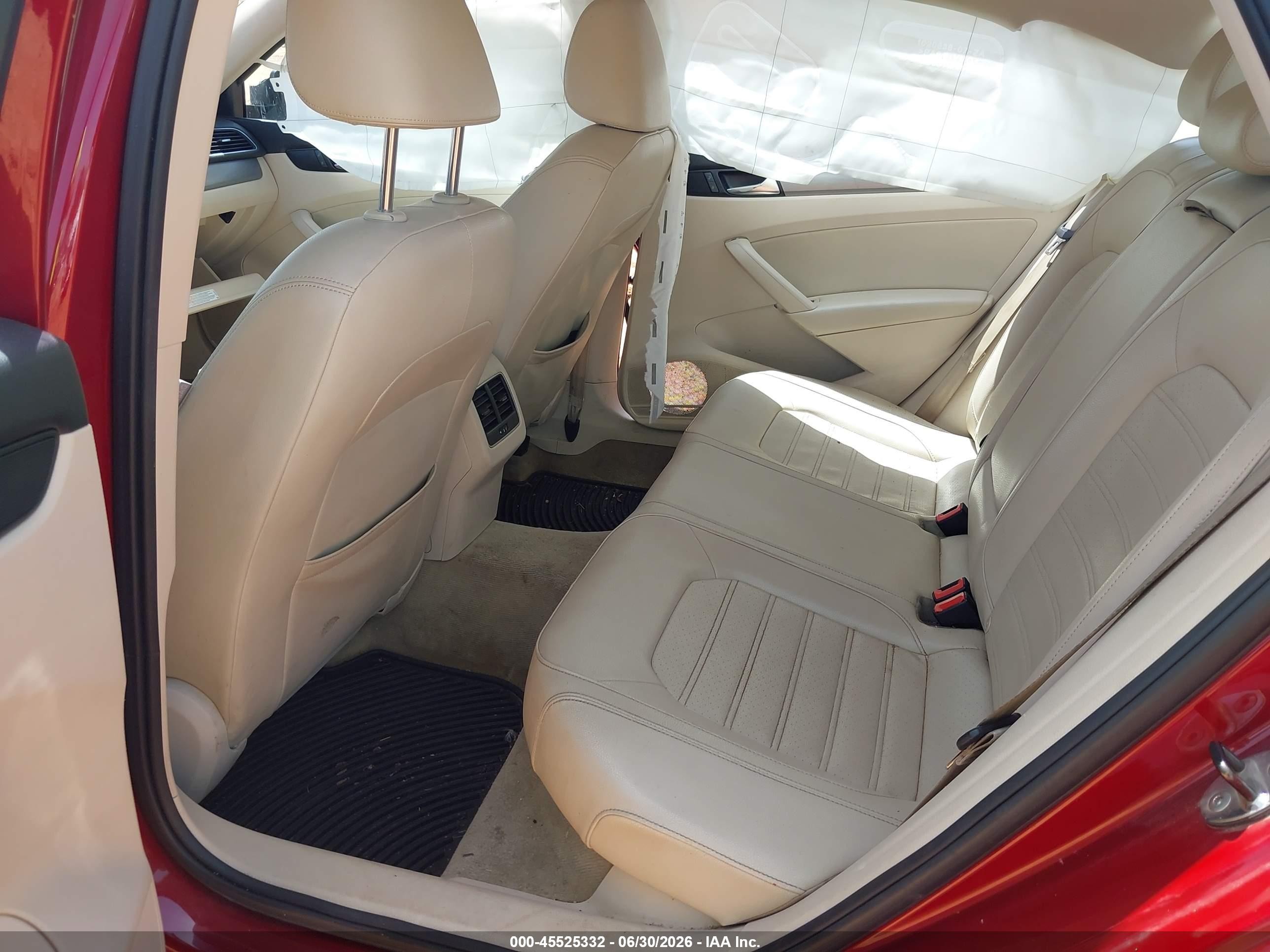 2015 Volkswagen Passat 1.8t Se Red vin: 1VWBS7A3XFC009782