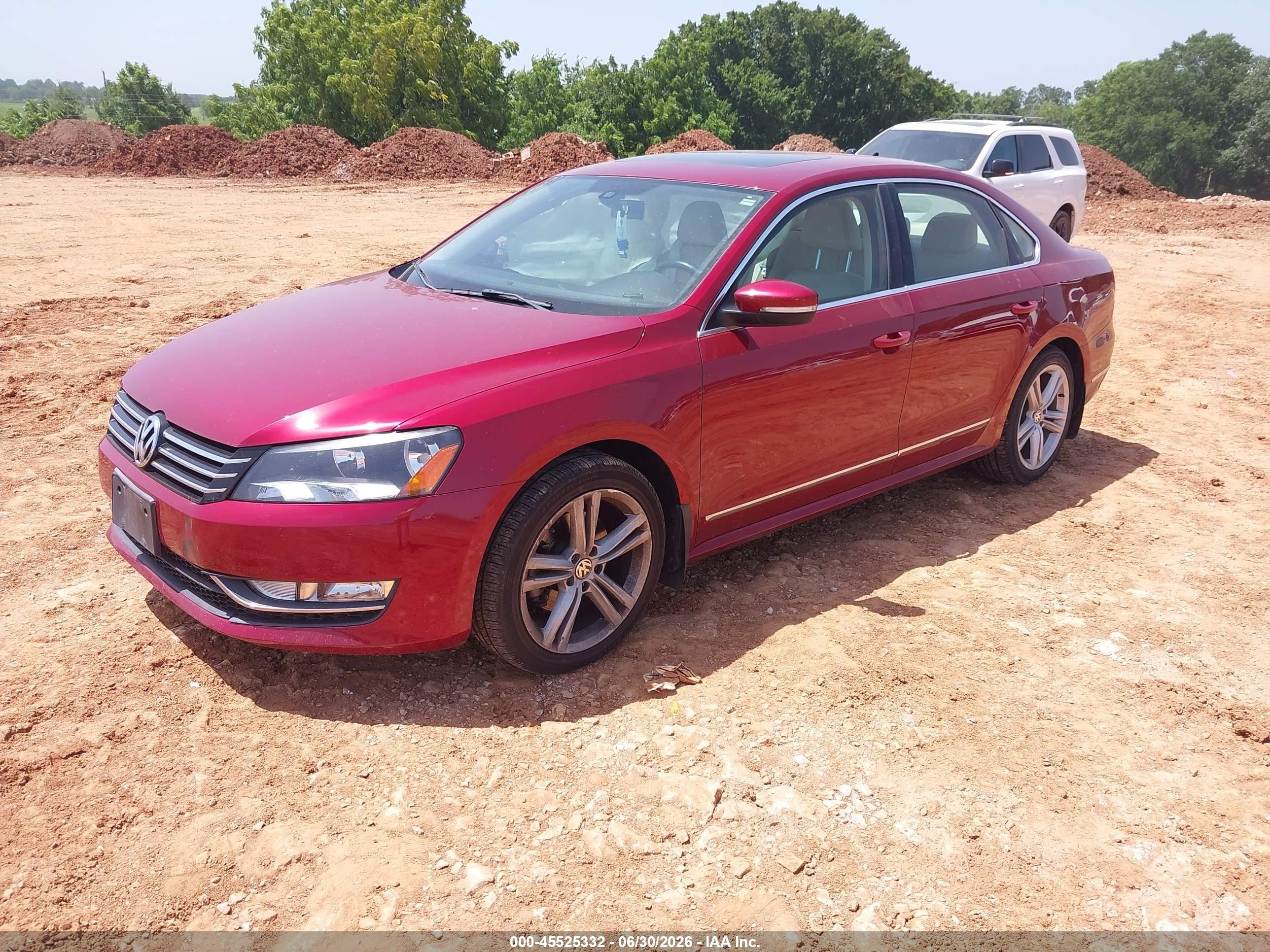 2015 Volkswagen Passat 1.8t Se Red vin: 1VWBS7A3XFC009782