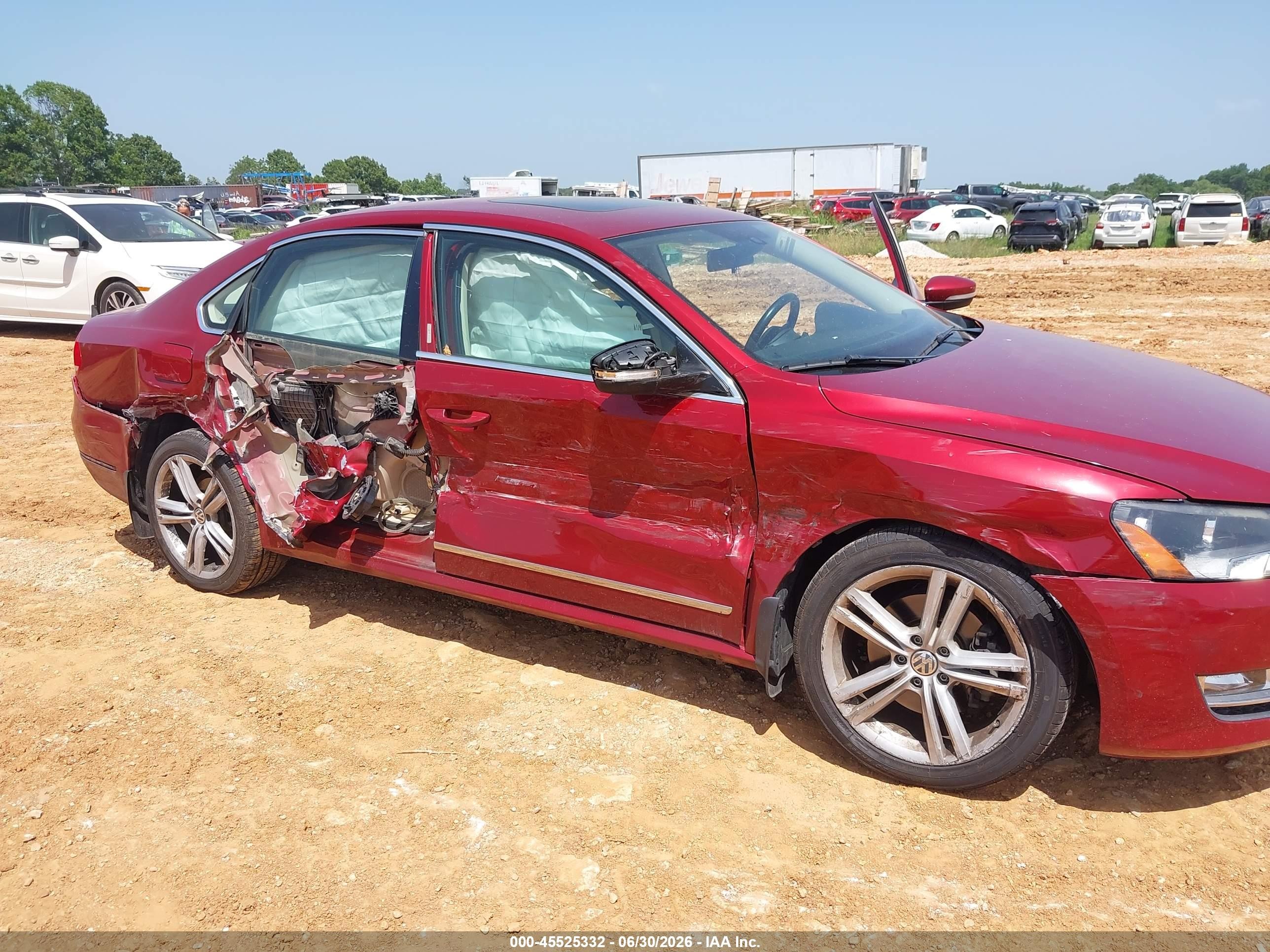 2015 Volkswagen Passat 1.8t Se Red vin: 1VWBS7A3XFC009782