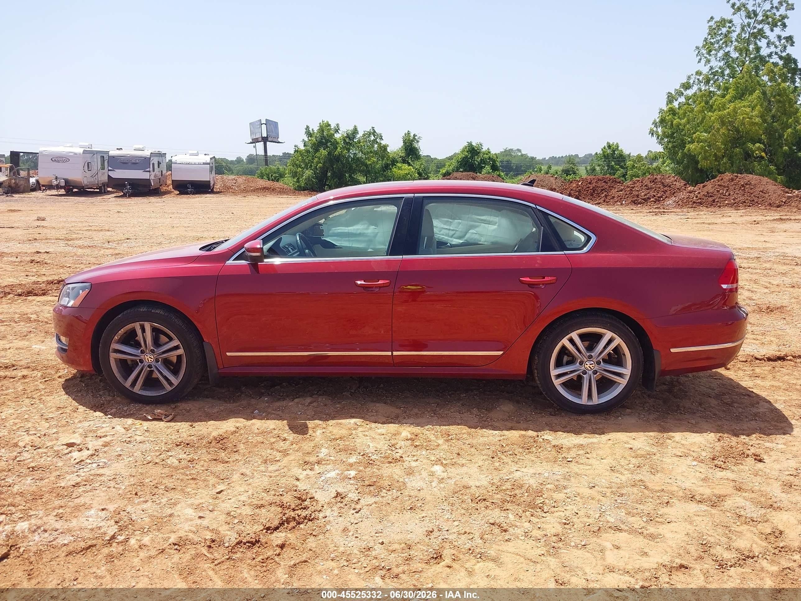 2015 Volkswagen Passat 1.8t Se Red vin: 1VWBS7A3XFC009782