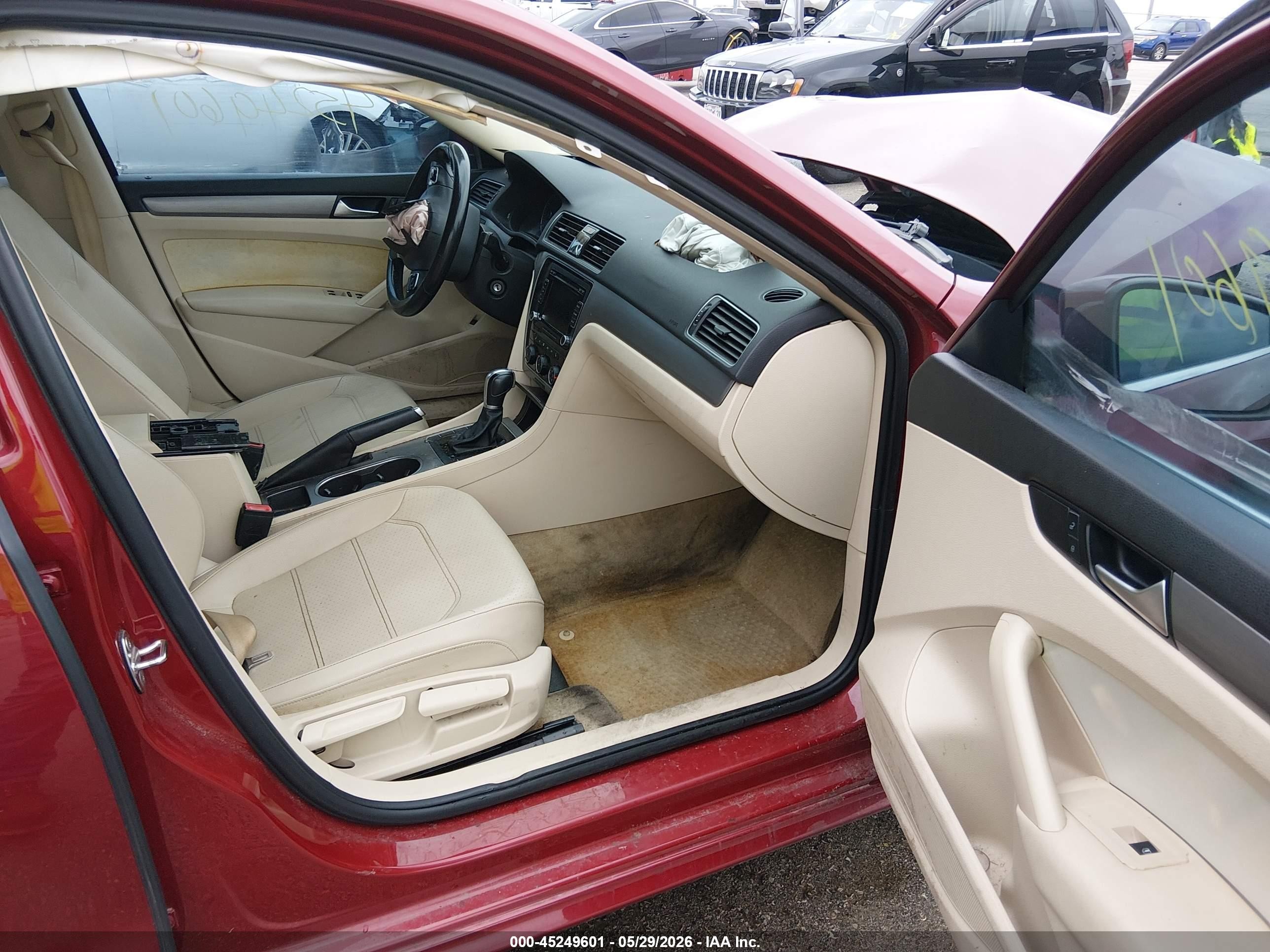 2015 Volkswagen Passat 1.8t Se Красный vin: 1VWBS7A3XFC056908