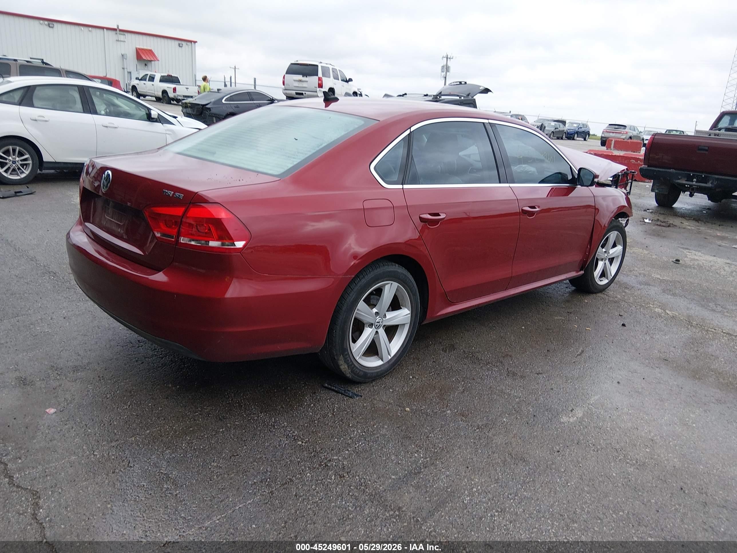 2015 Volkswagen Passat 1.8t Se Красный vin: 1VWBS7A3XFC056908