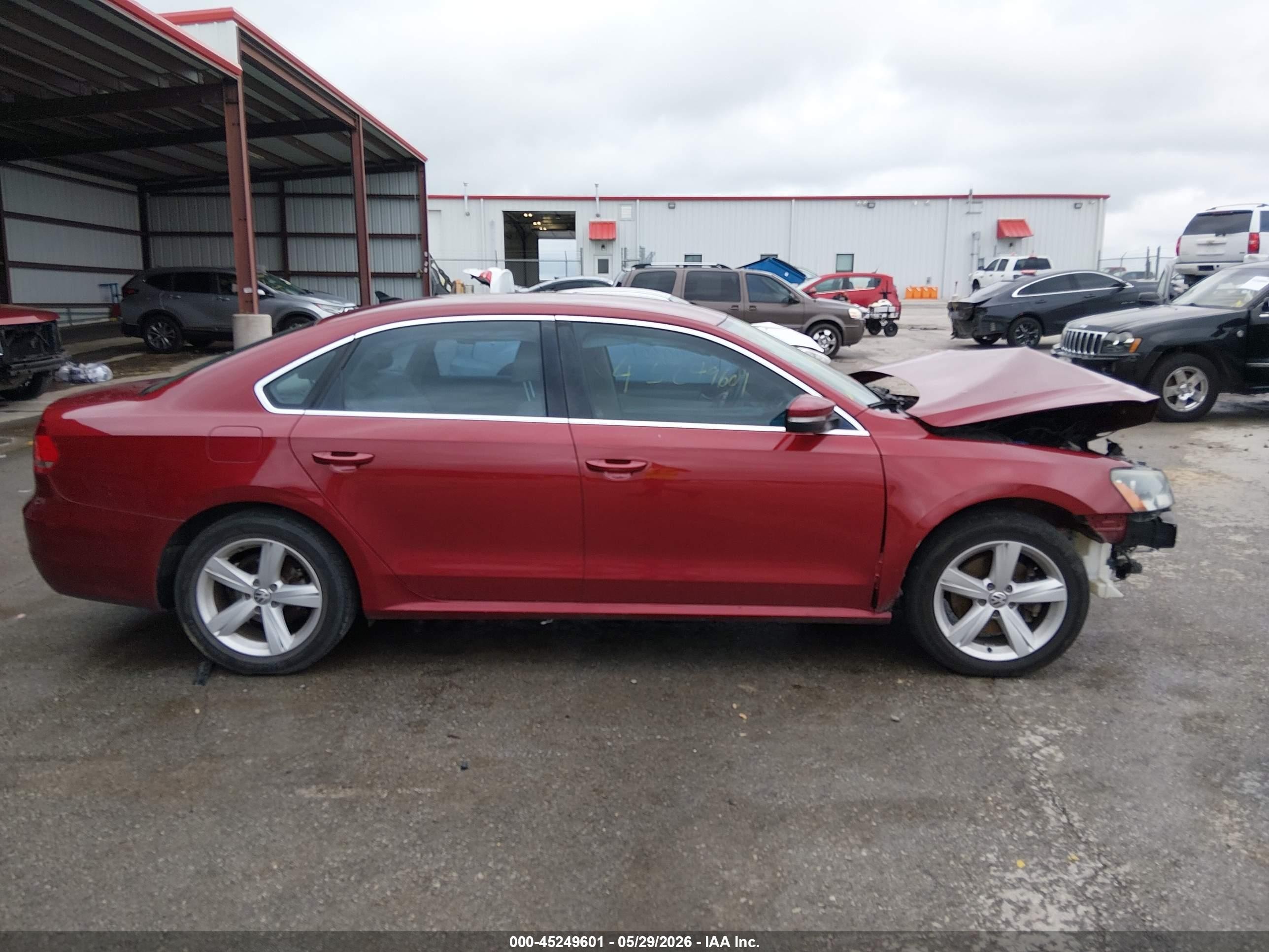 2015 Volkswagen Passat 1.8t Se Красный vin: 1VWBS7A3XFC056908