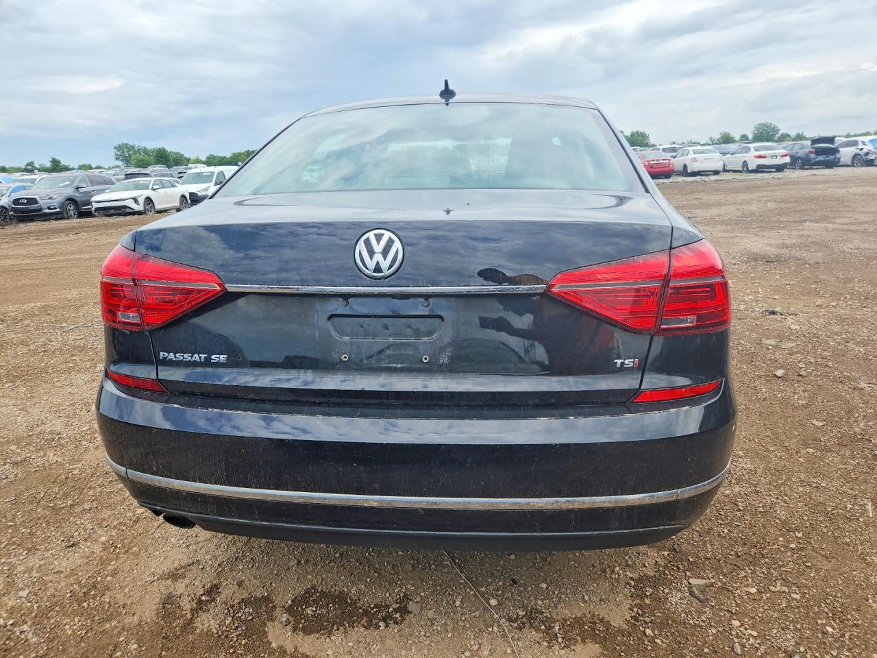 2016 Volkswagen Passat Se Black vin: 1VWBS7A3XGC053623