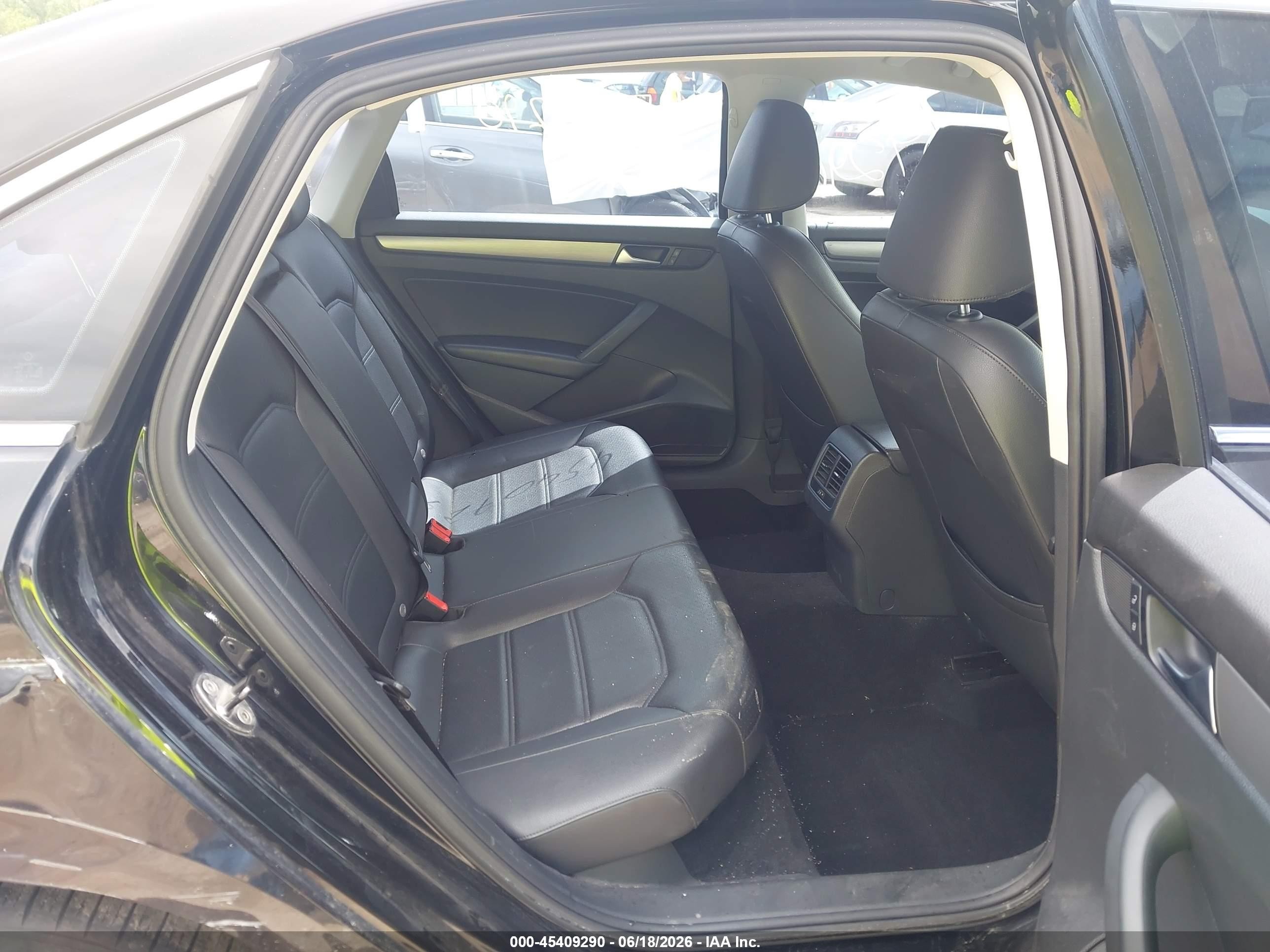 2014 Volkswagen Passat 1.8t Se Black vin: 1VWBT7A30EC074376
