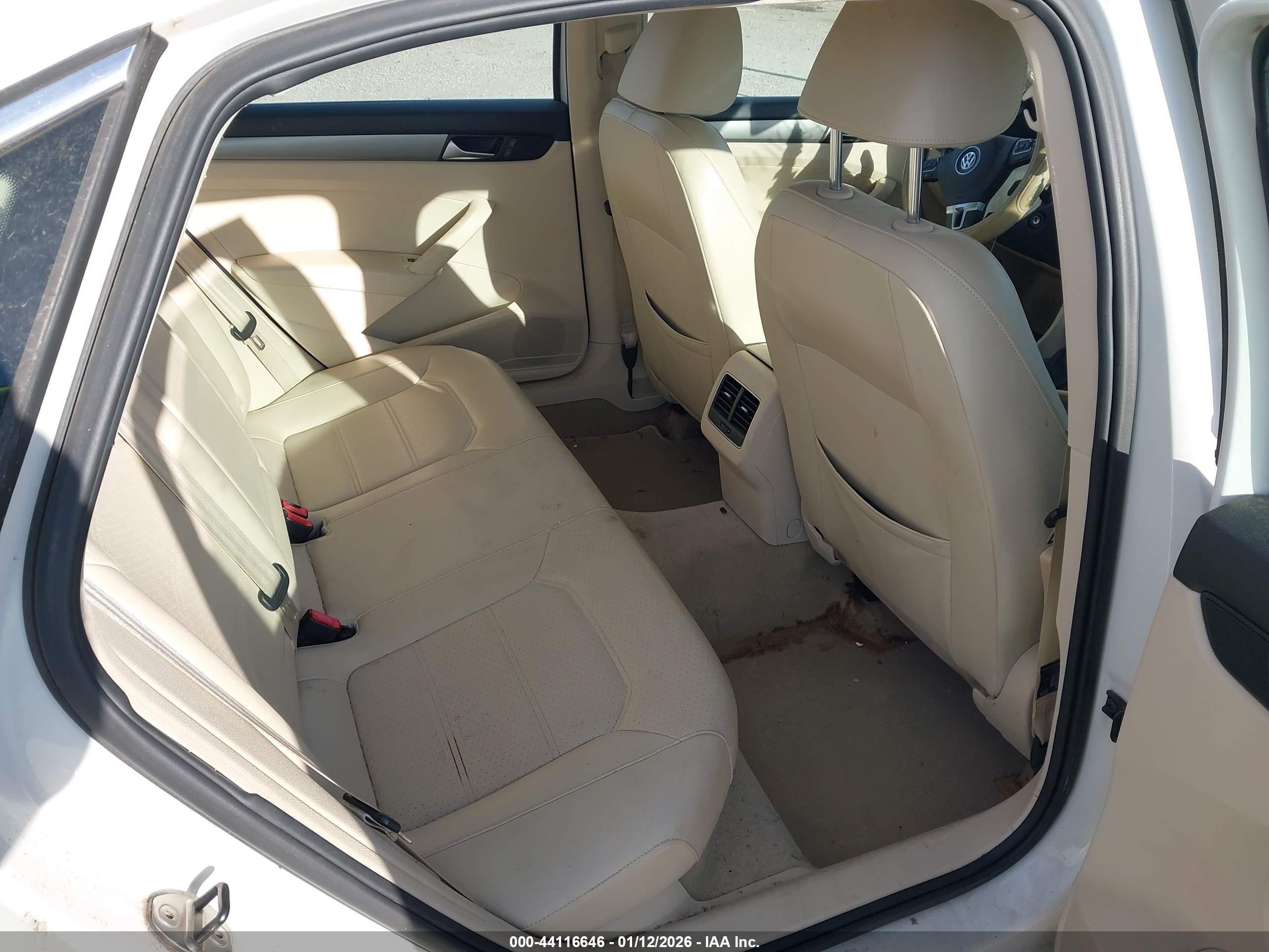 2014 Volkswagen Passat 1.8t Se Белый vin: 1VWBT7A30EC119882