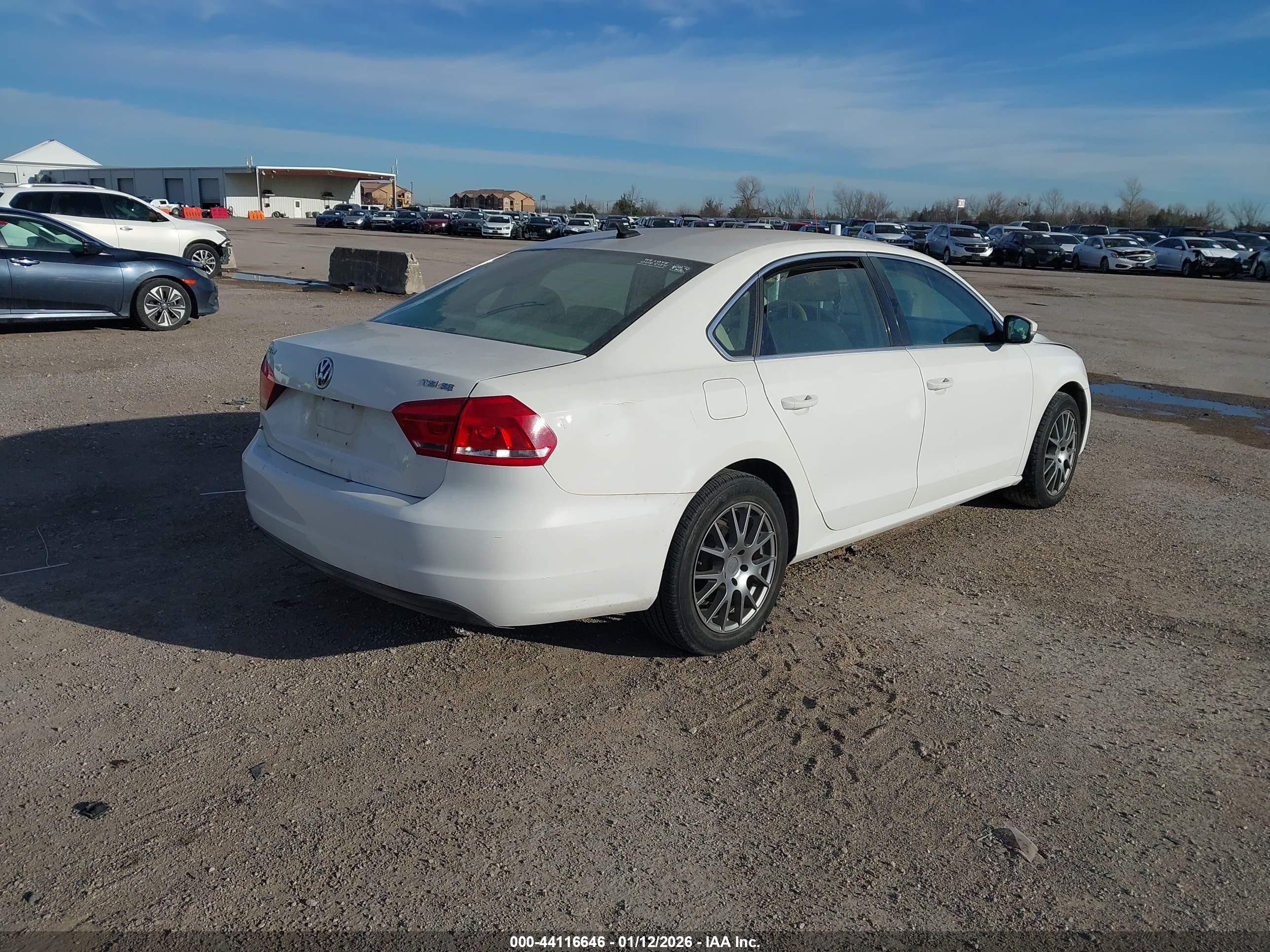 2014 Volkswagen Passat 1.8t Se Белый vin: 1VWBT7A30EC119882