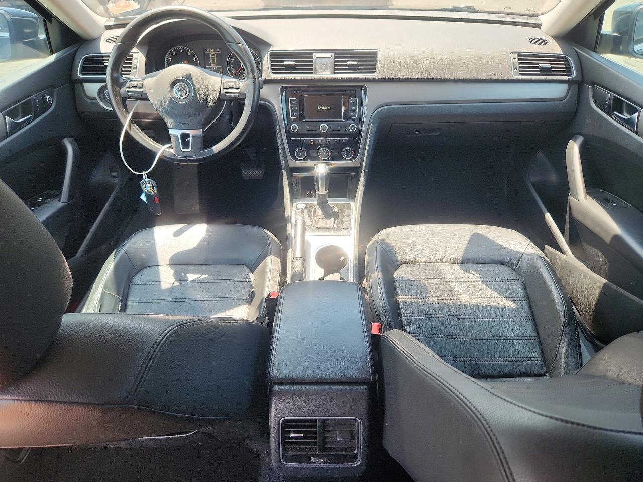 2015 Volkswagen Passat Se Черный vin: 1VWBT7A30FC047549