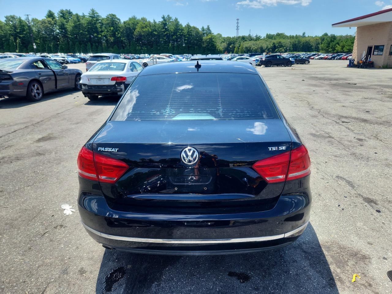 2015 Volkswagen Passat Se Черный vin: 1VWBT7A30FC047549