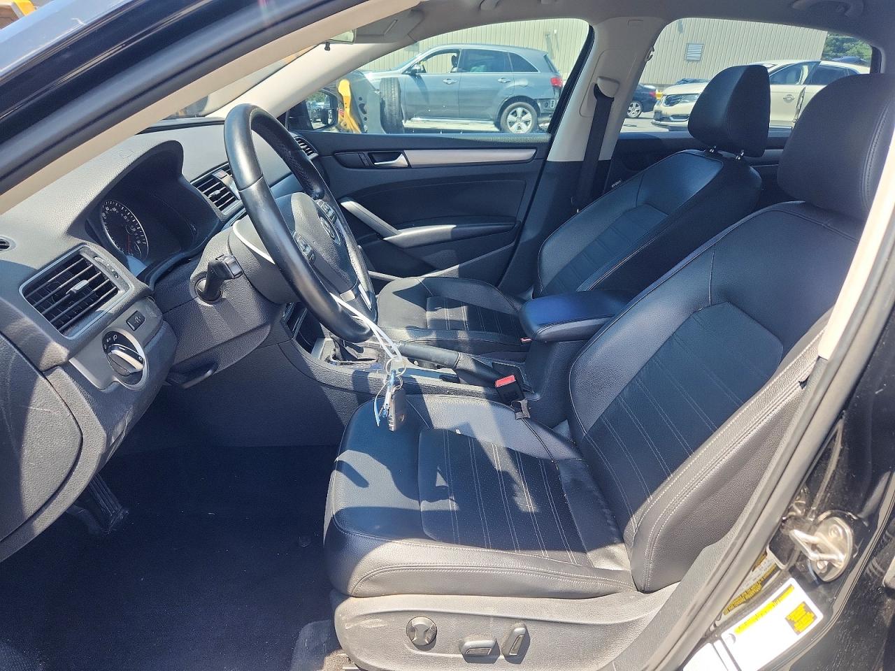 2015 Volkswagen Passat Se Черный vin: 1VWBT7A30FC047549