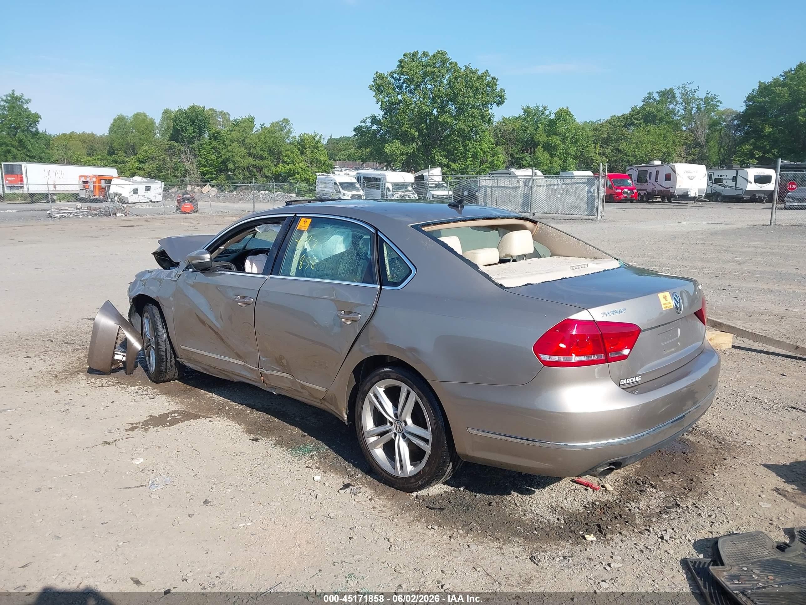 2015 Volkswagen Passat 1.8t Se Gold vin: 1VWBT7A30FC068501