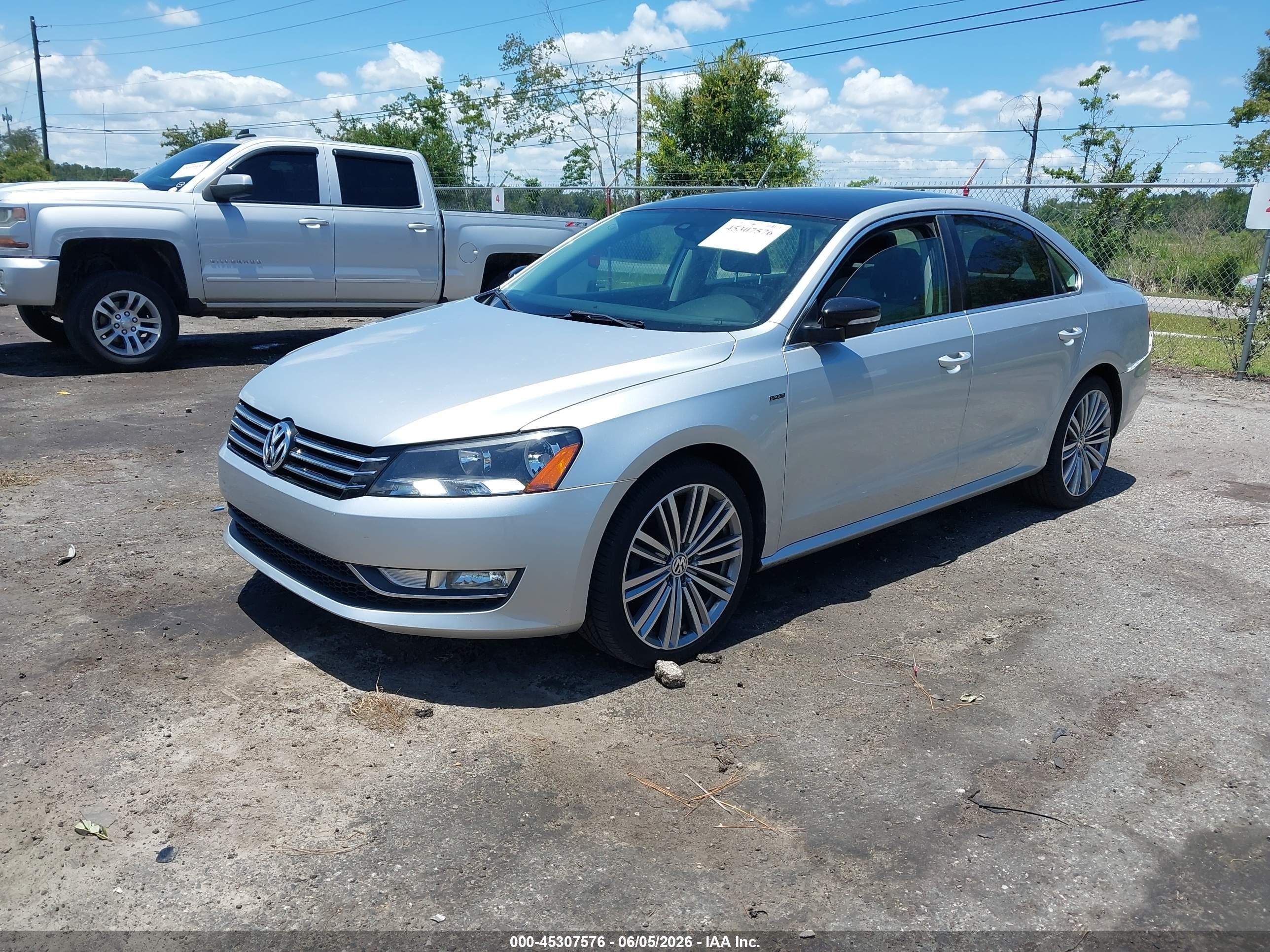 2015 Volkswagen Passat 1.8t Sport Серебряный vin: 1VWBT7A30FC102971