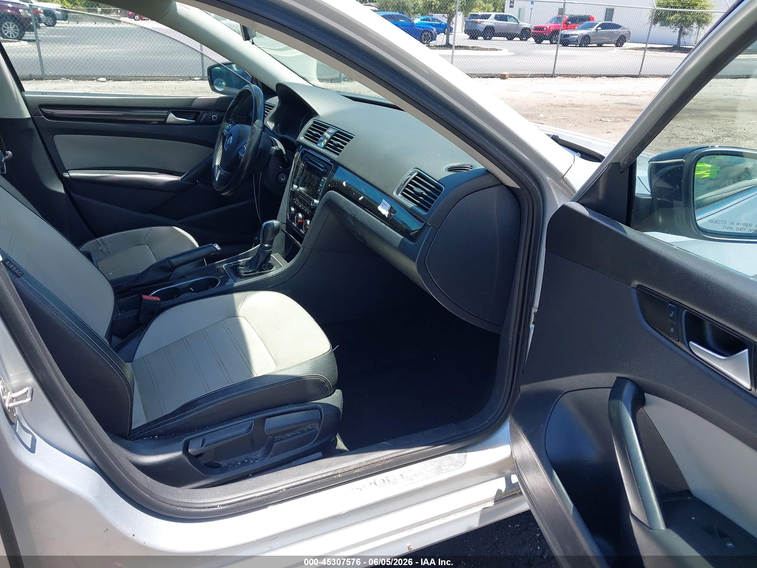 2015 Volkswagen Passat 1.8t Sport Серебряный vin: 1VWBT7A30FC102971