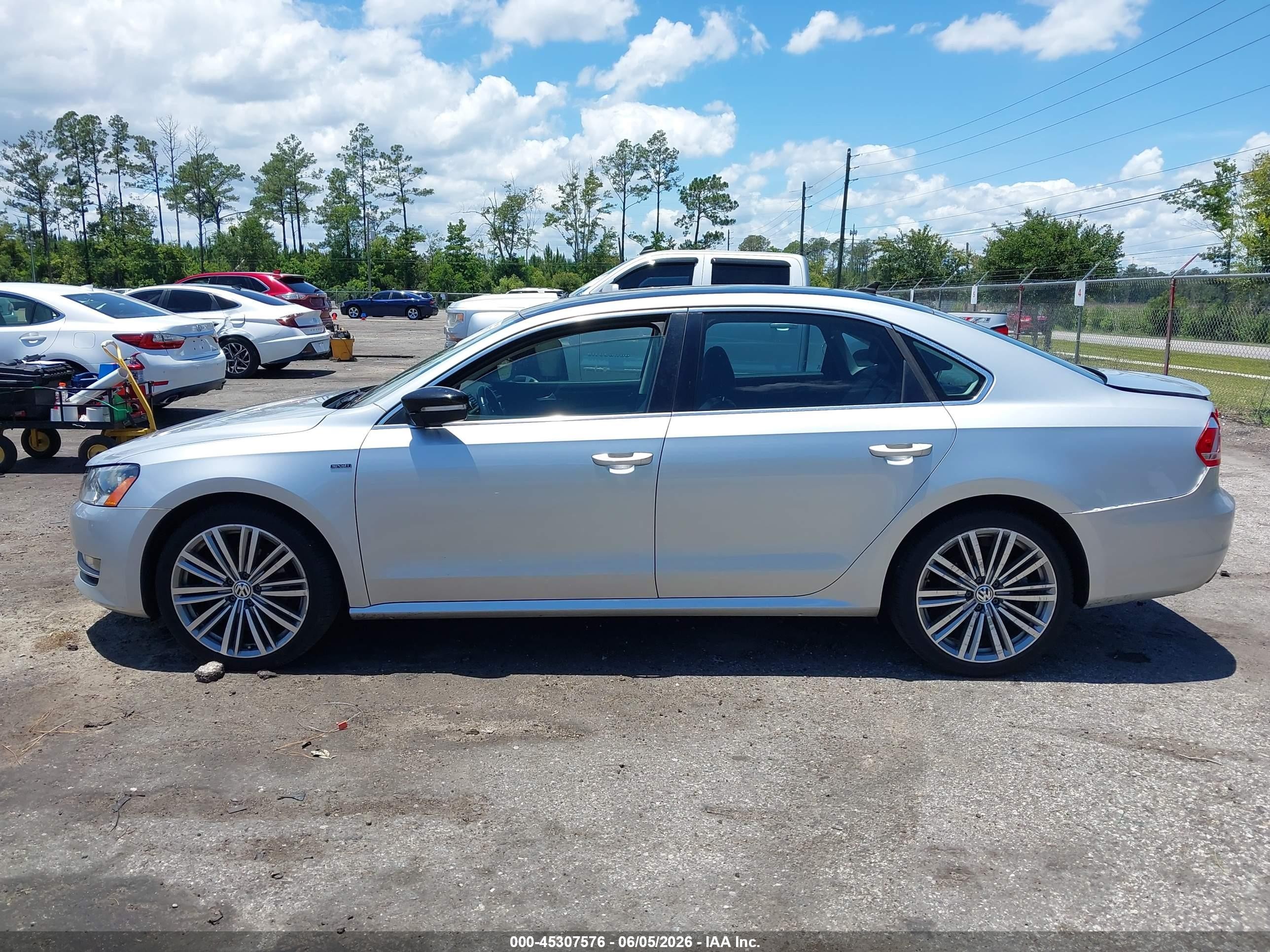 2015 Volkswagen Passat 1.8t Sport Серебряный vin: 1VWBT7A30FC102971