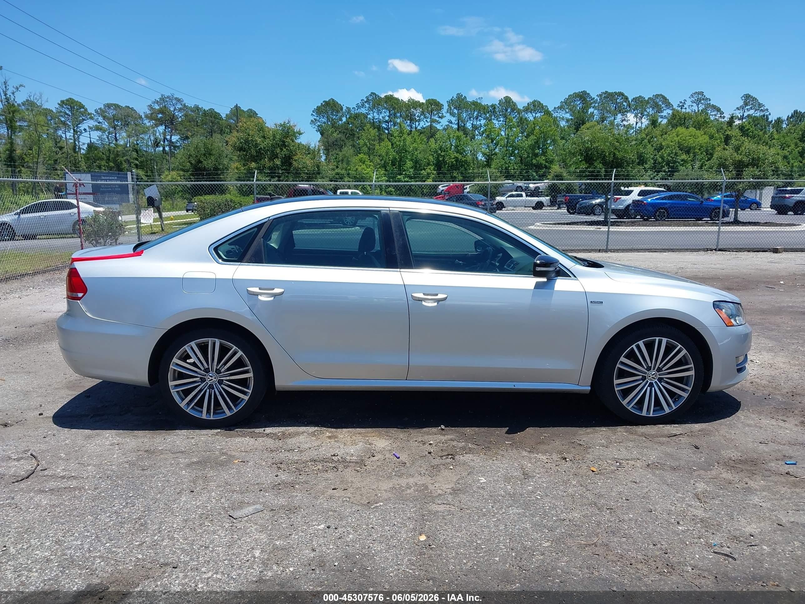 2015 Volkswagen Passat 1.8t Sport Серебряный vin: 1VWBT7A30FC102971