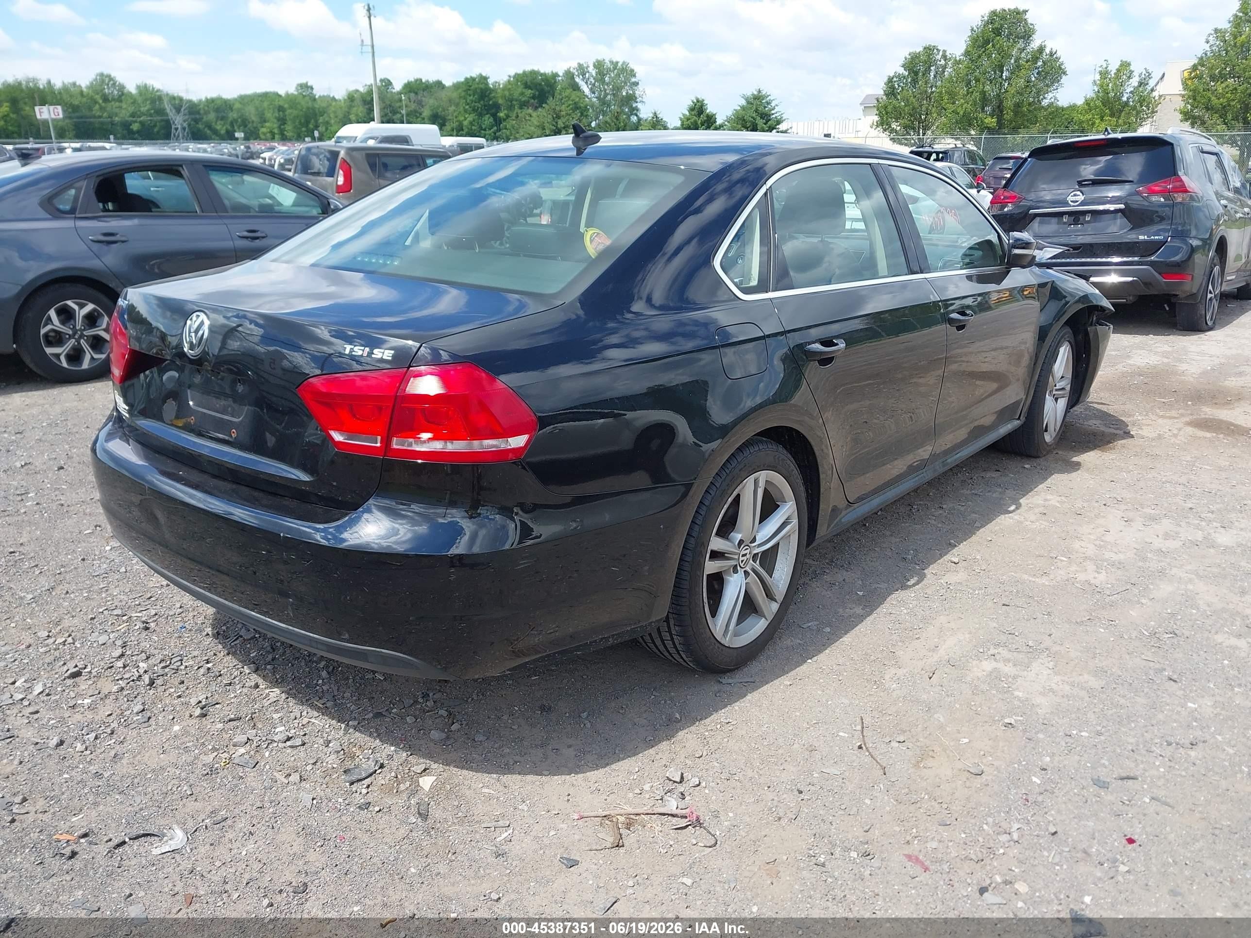 2014 Volkswagen Passat 1.8t Se Черный vin: 1VWBT7A31EC072183