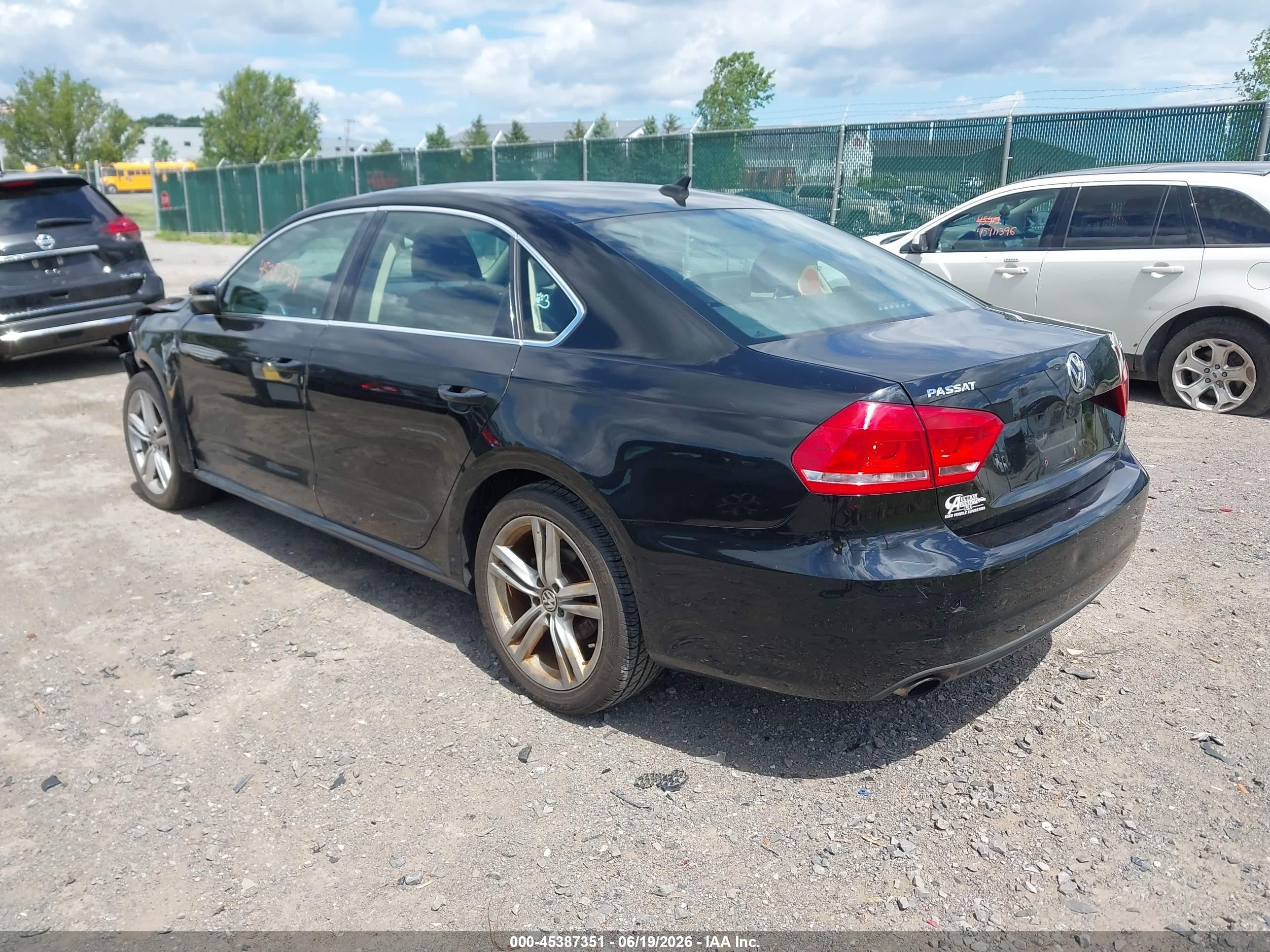 2014 Volkswagen Passat 1.8t Se Черный vin: 1VWBT7A31EC072183