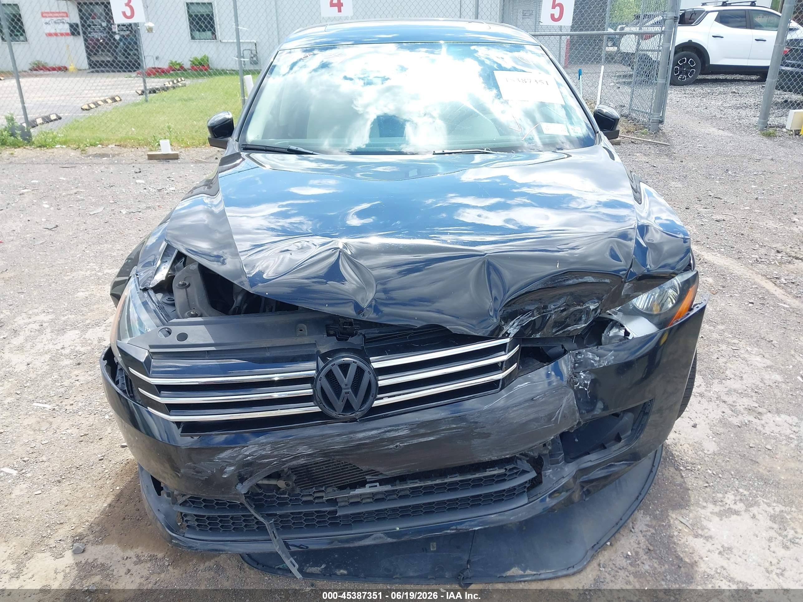 2014 Volkswagen Passat 1.8t Se Черный vin: 1VWBT7A31EC072183