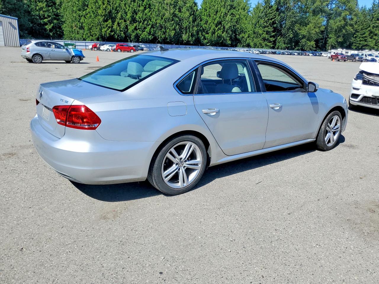 2014 Volkswagen Passat Se Серебряный vin: 1VWBT7A31EC120426