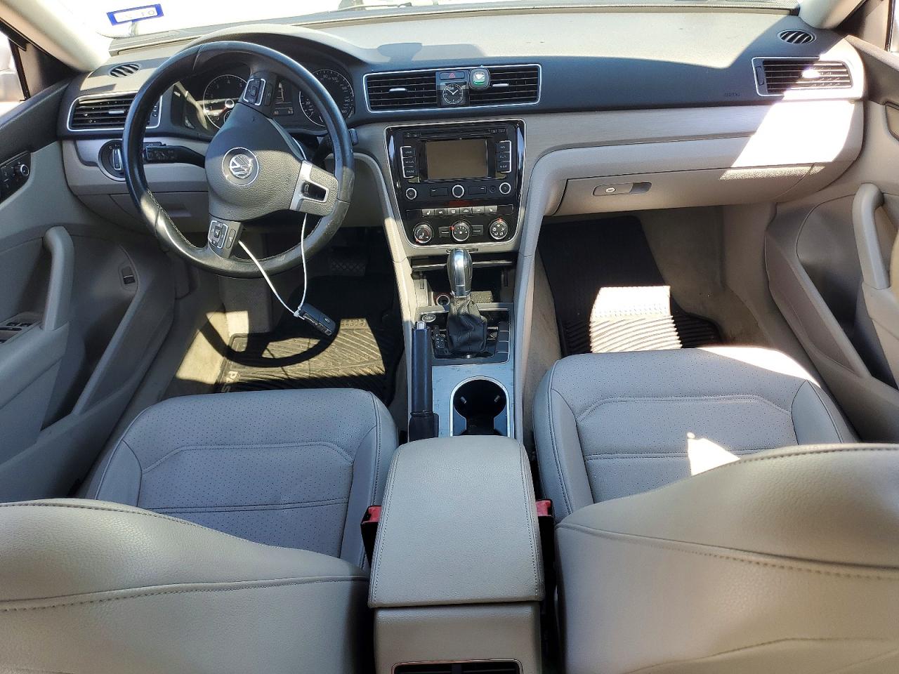 2014 Volkswagen Passat Se Серебряный vin: 1VWBT7A31EC120426