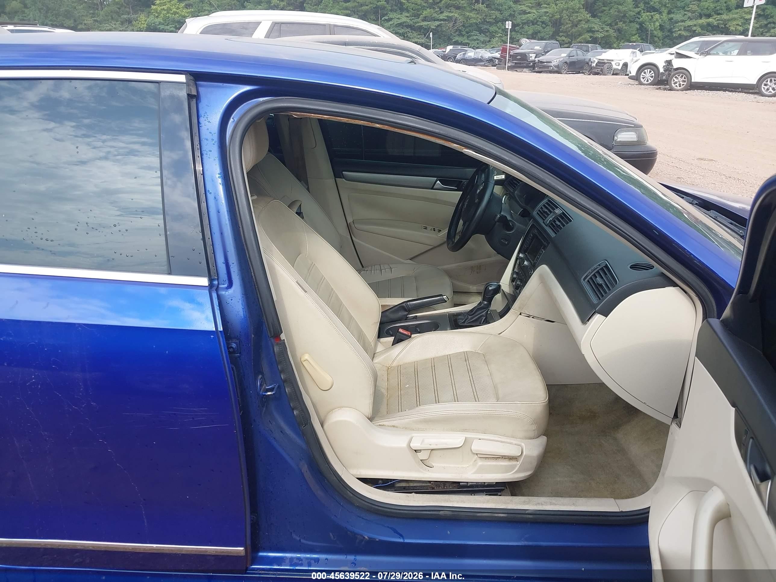 2015 Volkswagen Passat 1.8t Se Blue vin: 1VWBT7A31FC039475